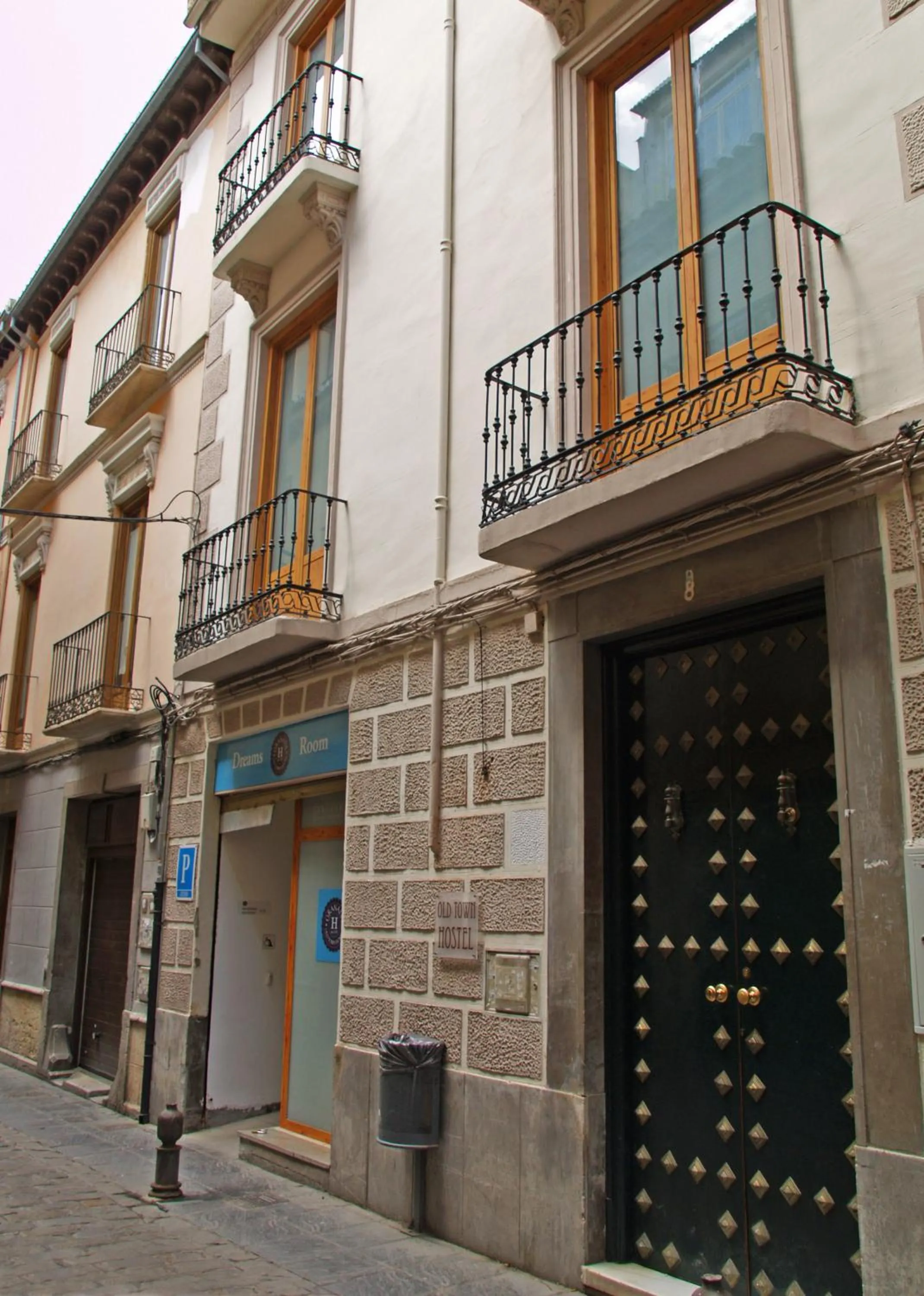 Facade/entrance in Granada Old Town Hostel