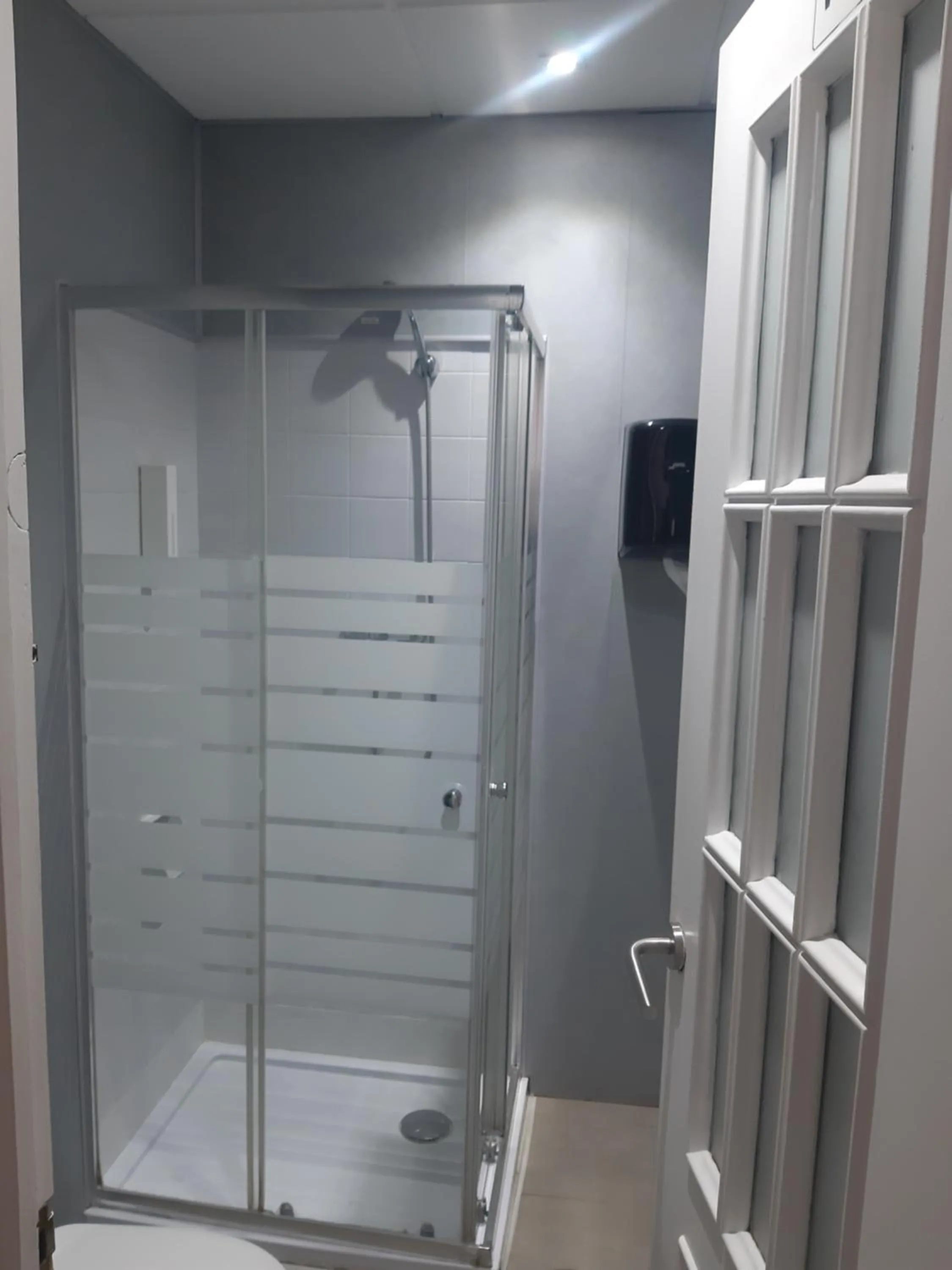 Bathroom in Granada Old Town Hostel