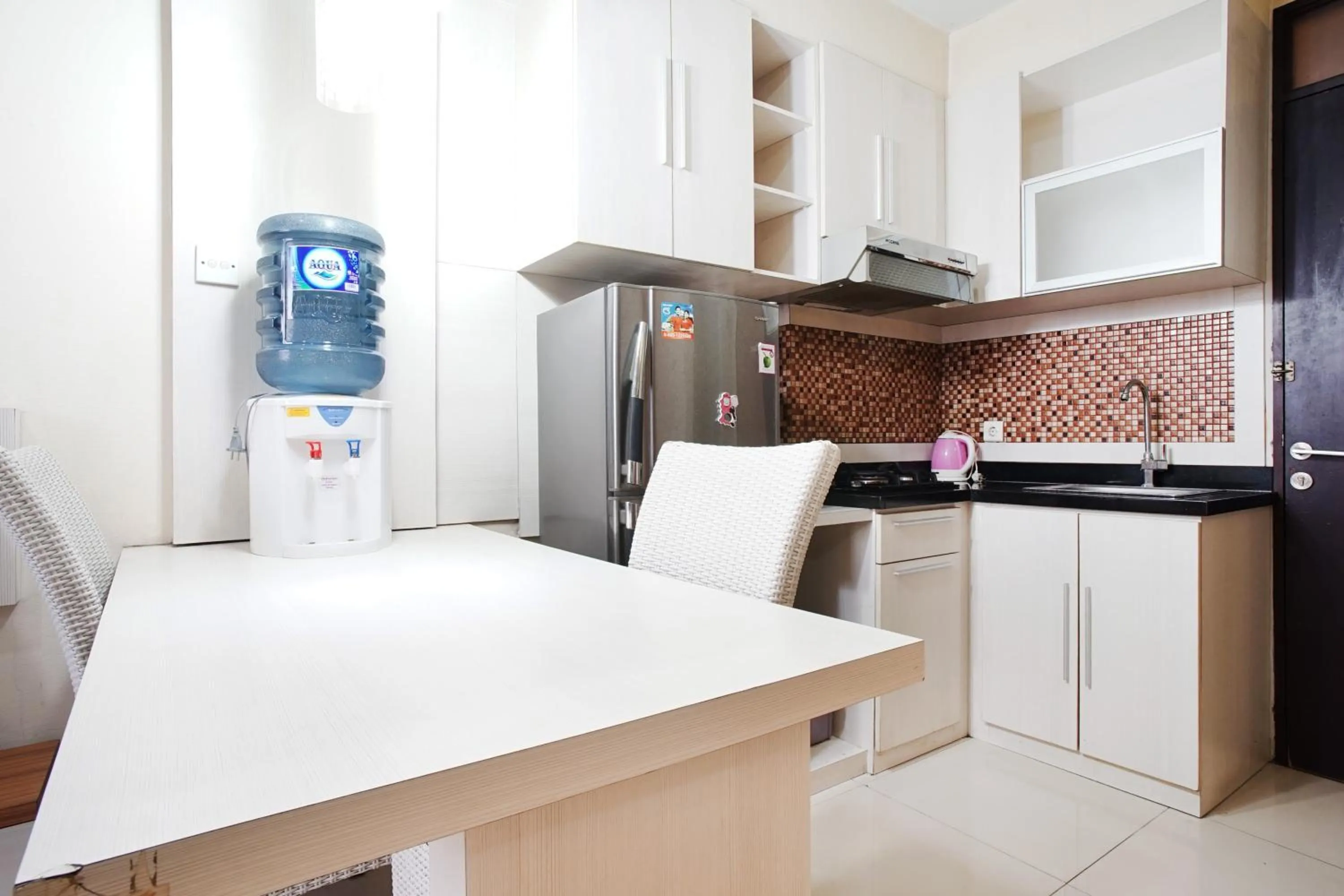 Kitchen or kitchenette in Kamarku Apartment at The Edge