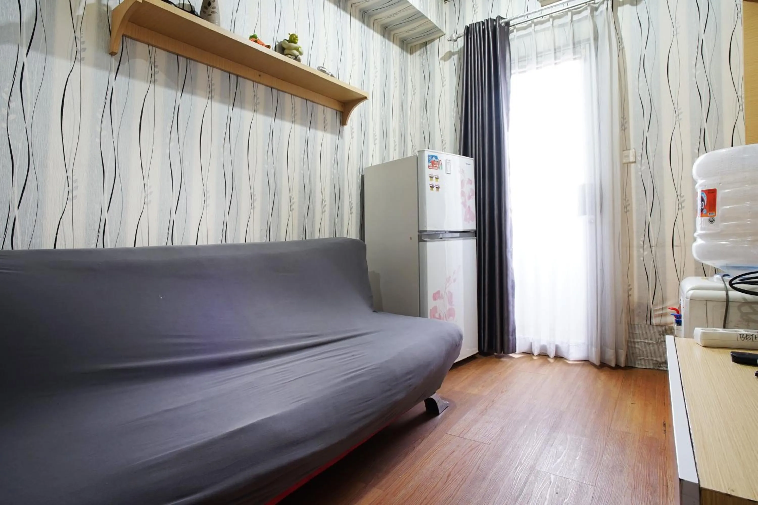 Seating area, Bed in Kamarku Apartment at The Edge
