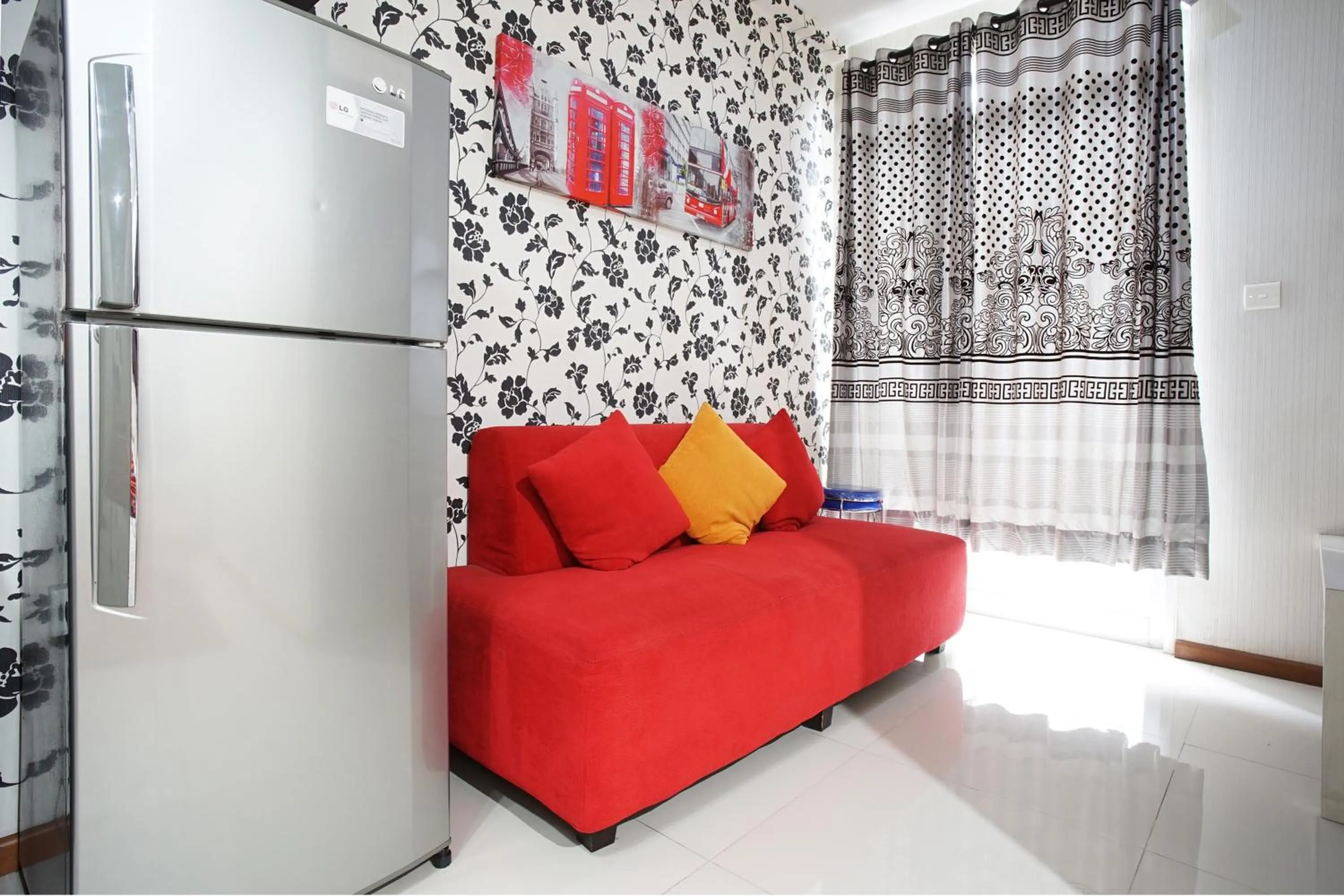 Living room in Kamarku Apartment at The Edge