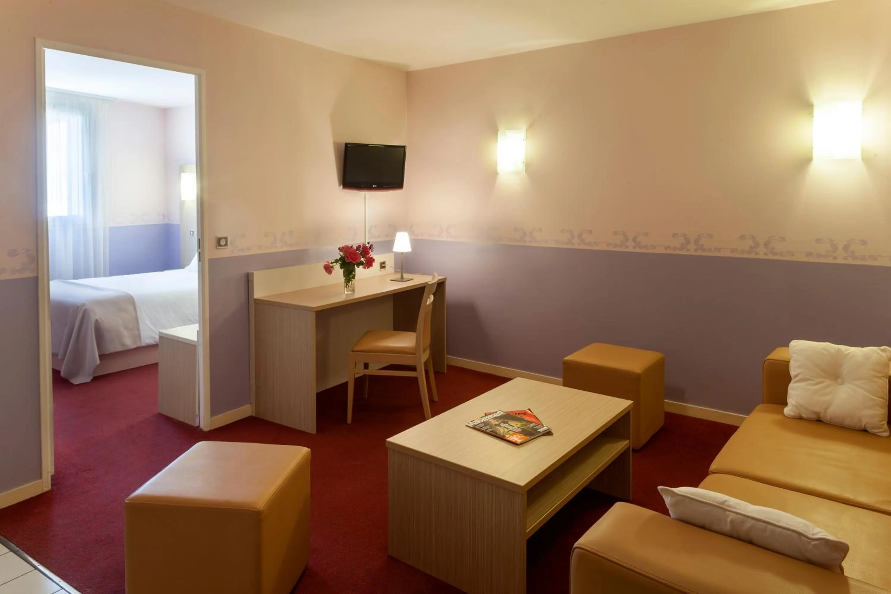 Living room, Bed in BRIT HOTEL Le Lion d'Or CHINON