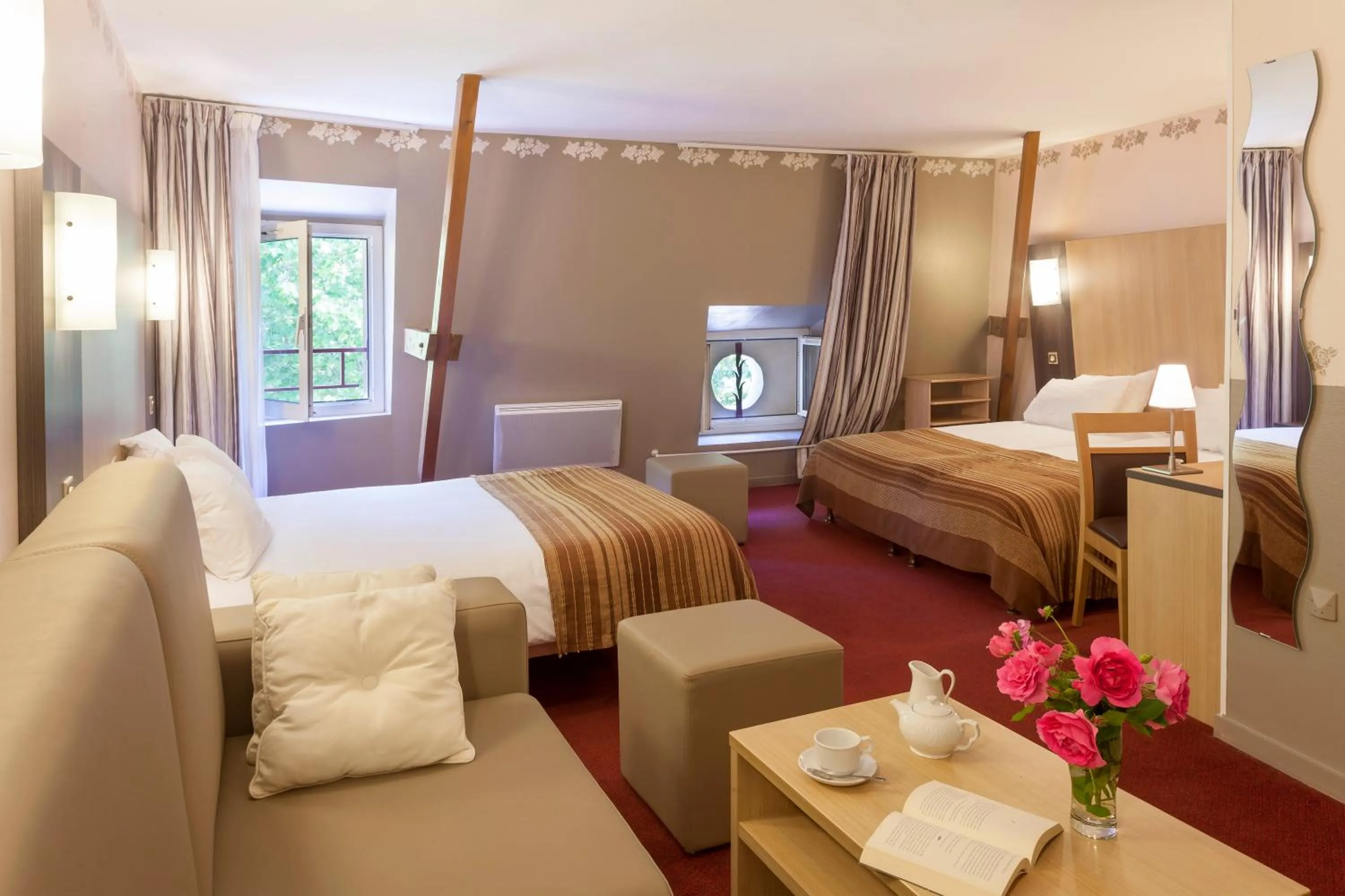 Photo of the whole room, Bed in BRIT HOTEL Le Lion d'Or CHINON