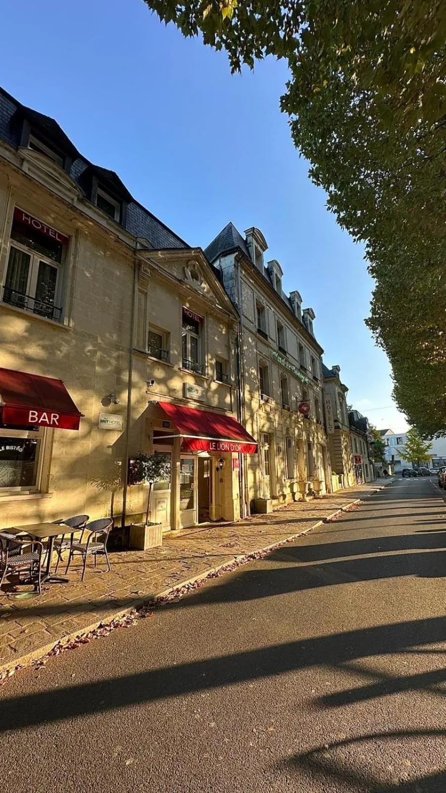 Property building in BRIT HOTEL Le Lion d'Or CHINON