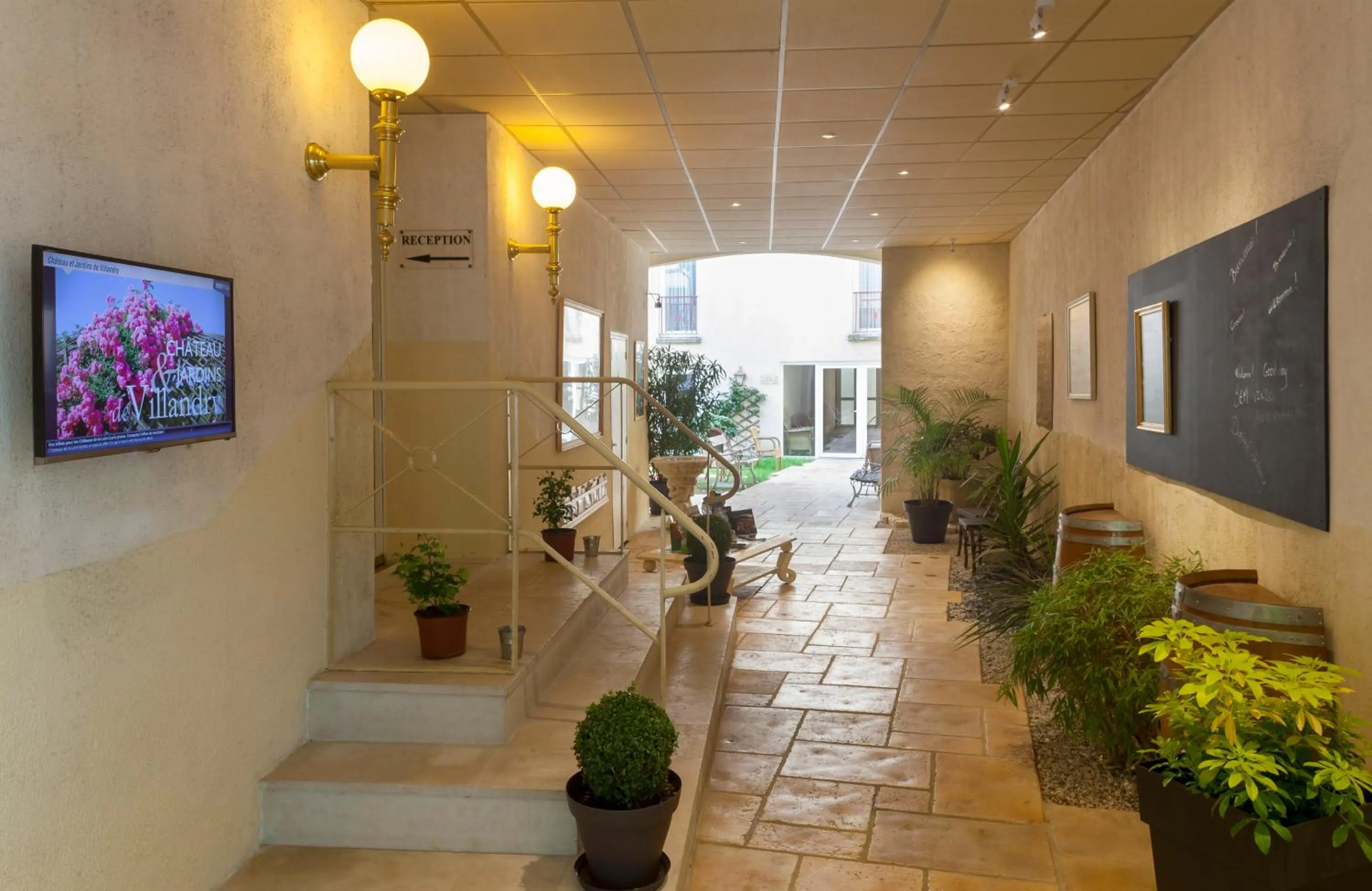 Garden view in BRIT HOTEL Le Lion d'Or CHINON