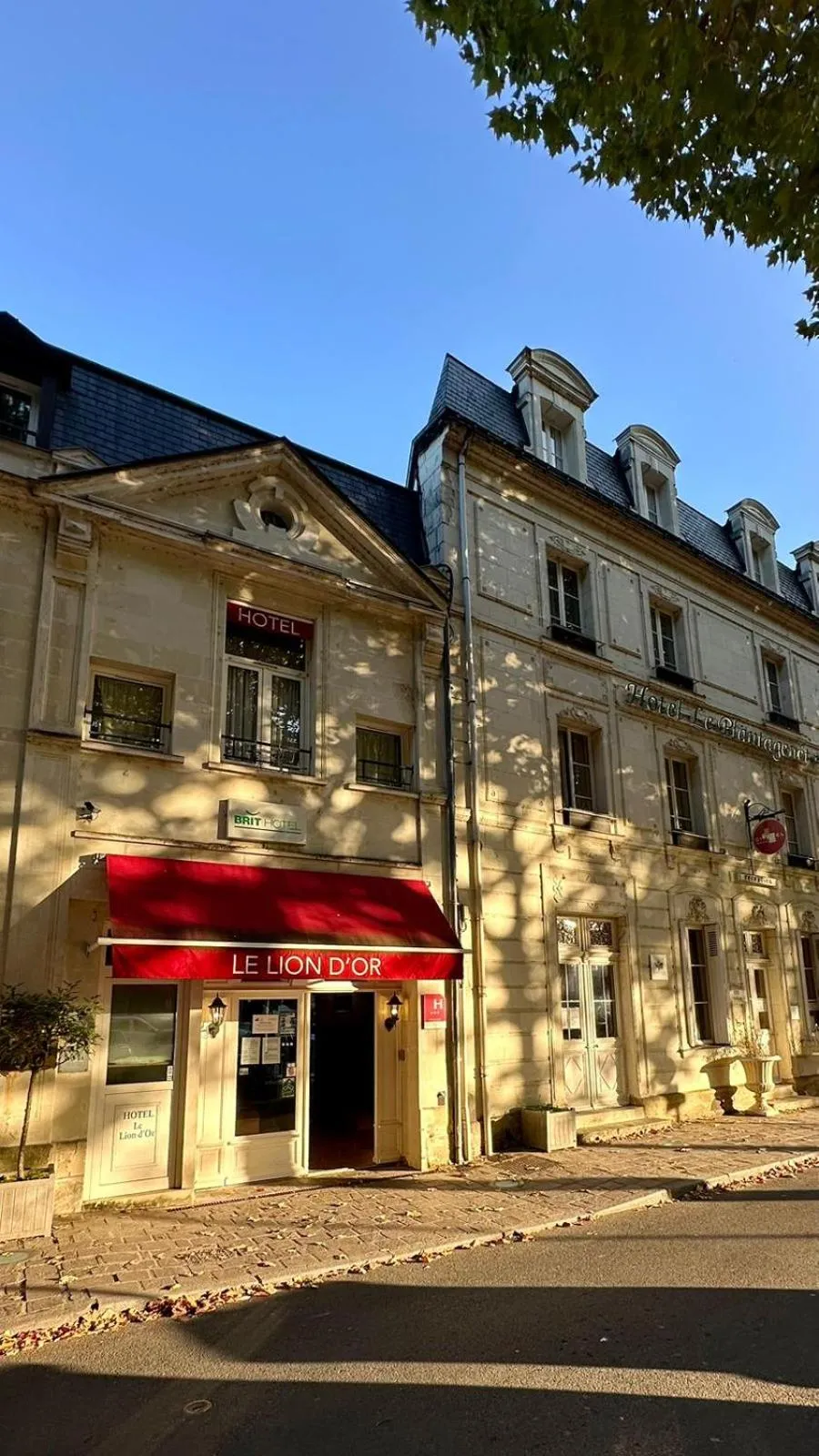 Property building in BRIT HOTEL Le Lion d'Or CHINON