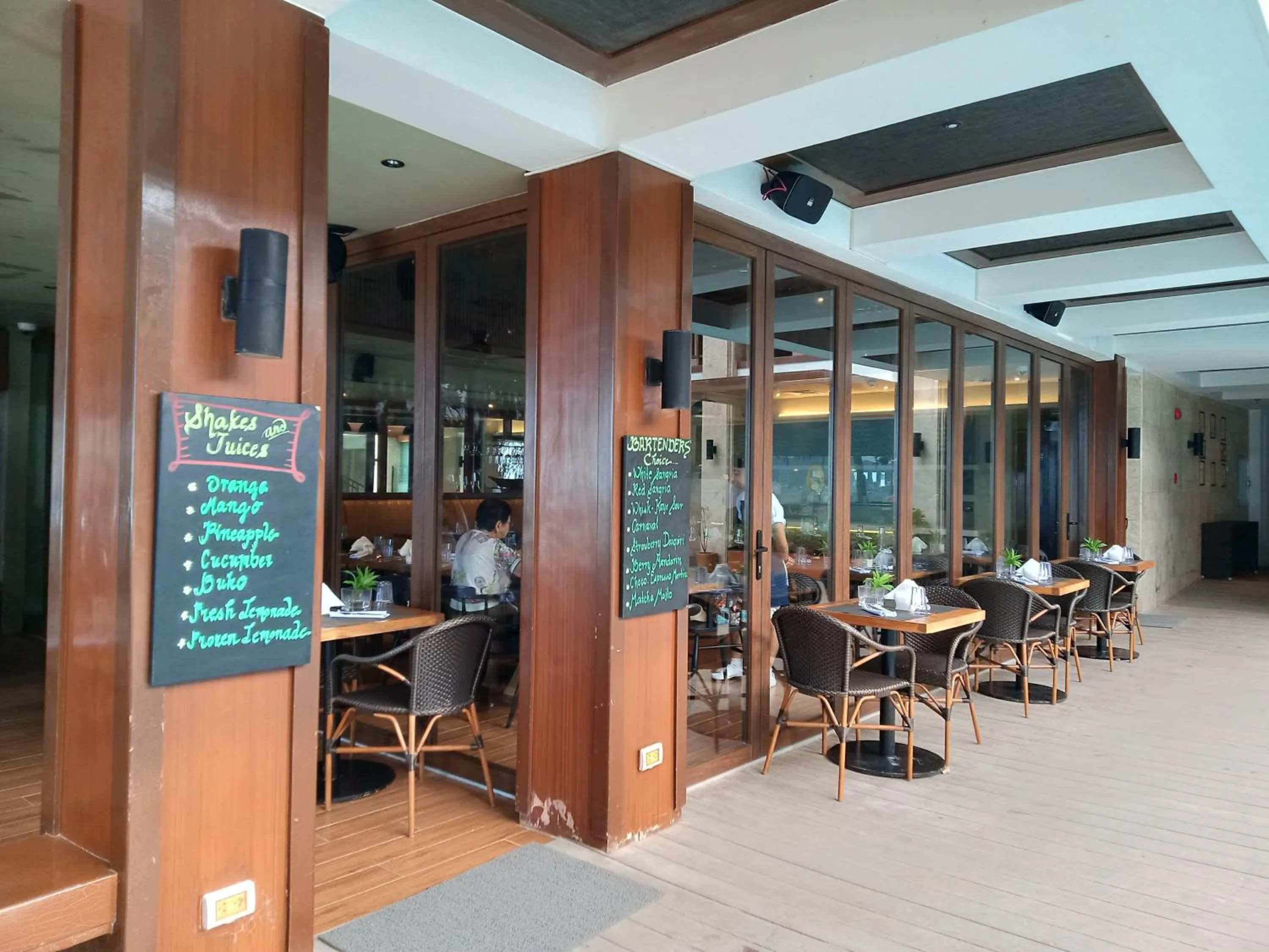 Restaurant/places to eat in Mandarin White Sand Boracay