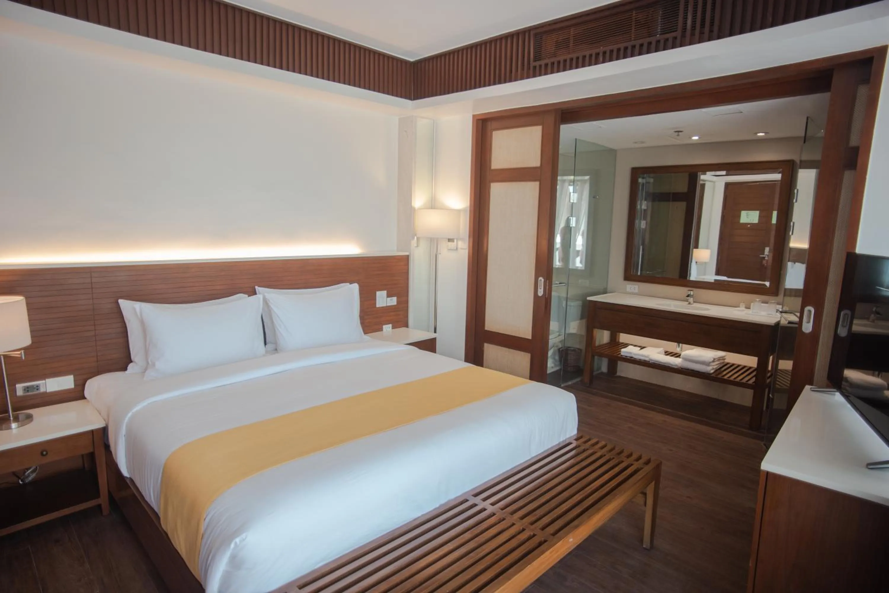 Bed in Mandarin White Sand Boracay