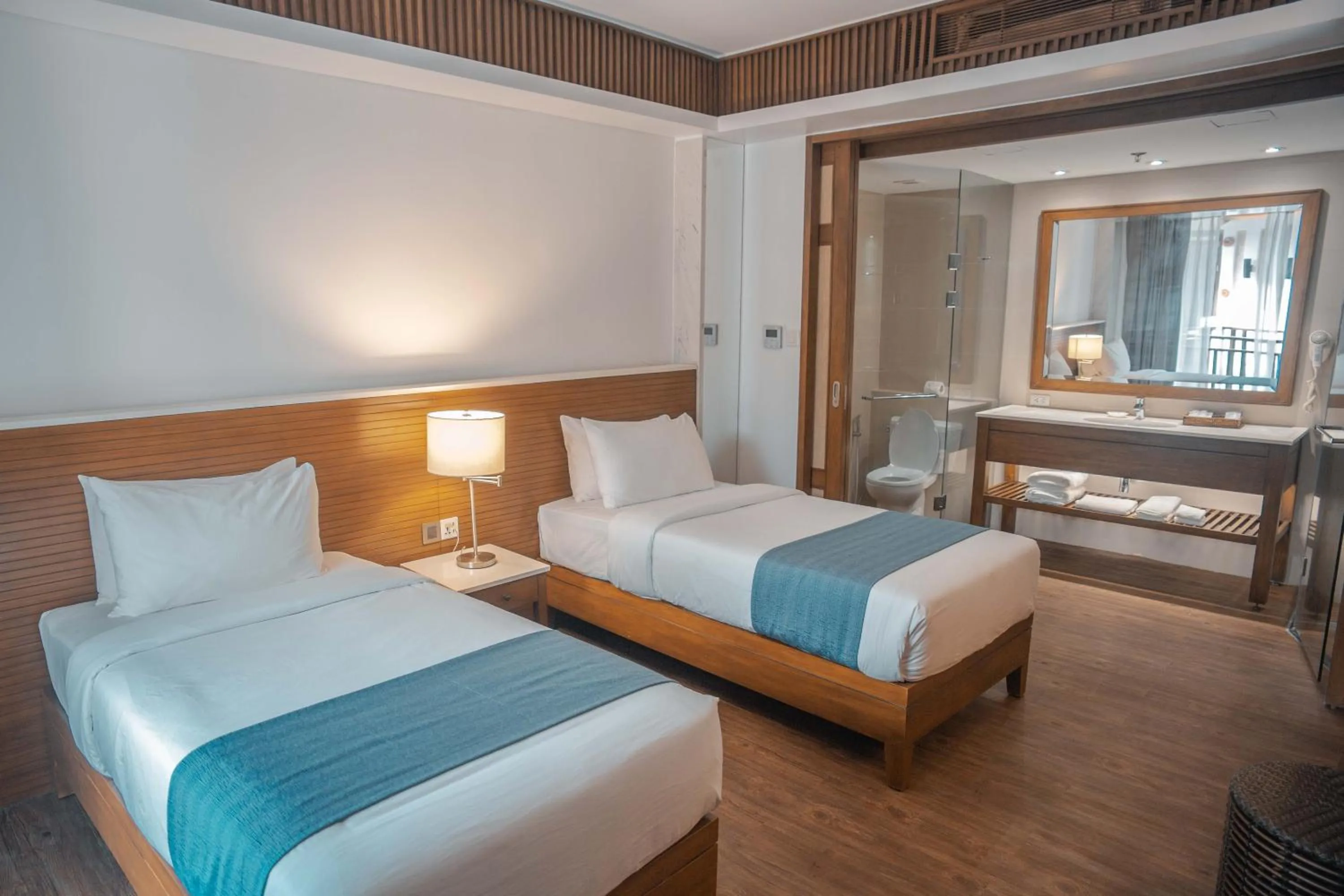 Photo of the whole room, Bed in Mandarin White Sand Boracay