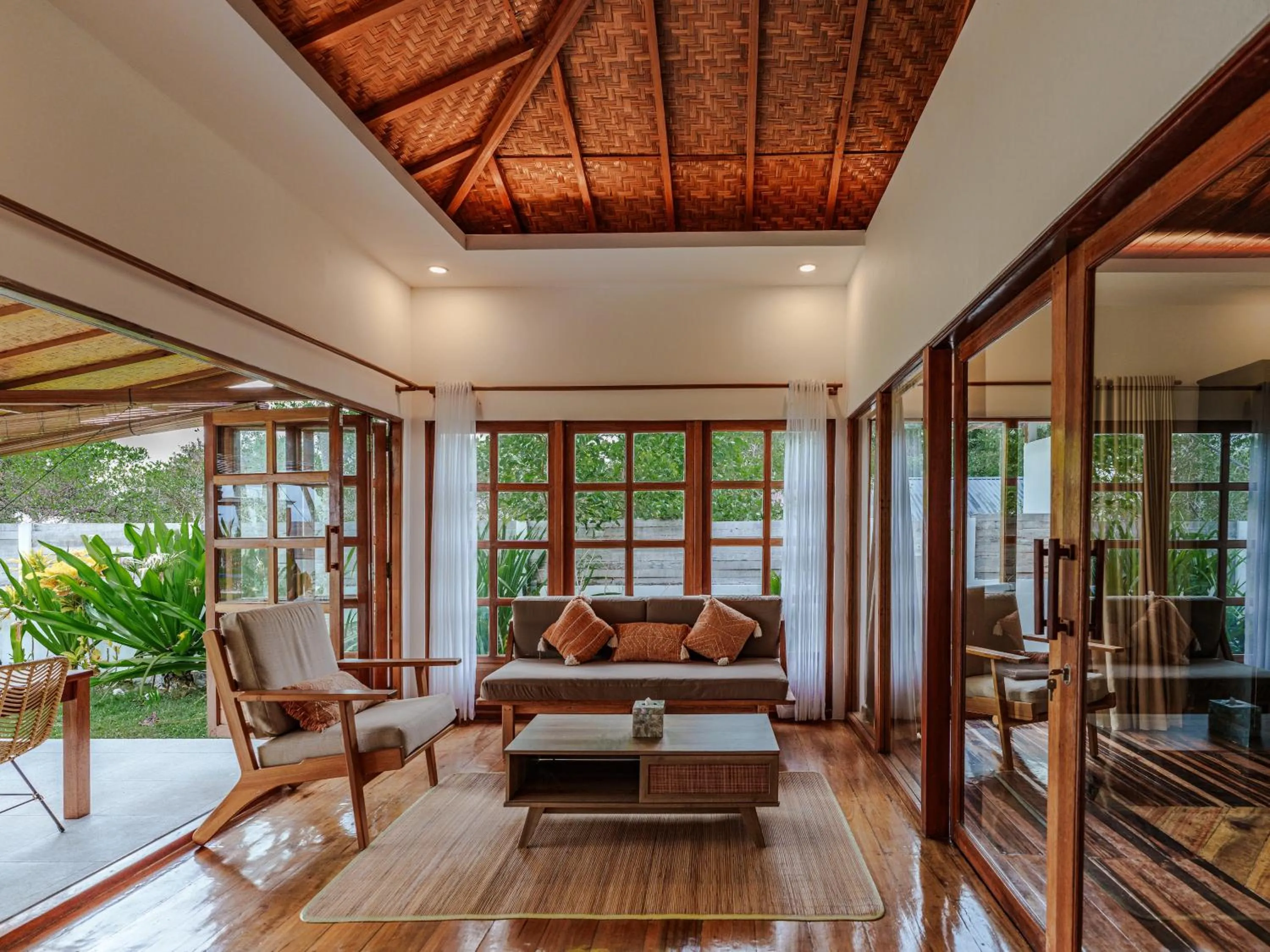 Reconnect - Private Island Resort & Dive Center Togean - Buka Buka Island