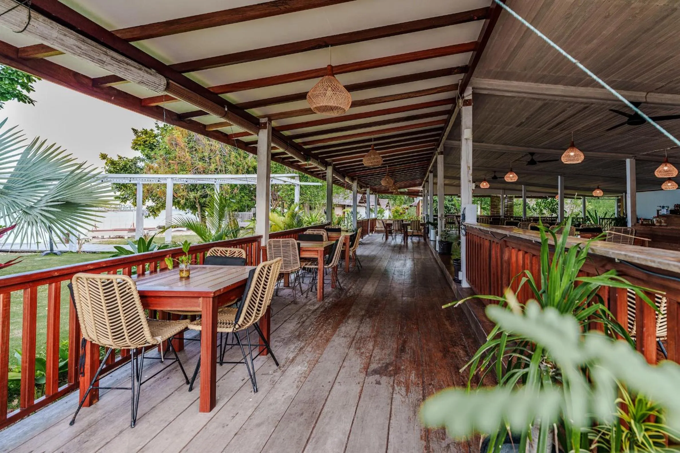 Reconnect - Private Island Resort & Dive Center Togean - Buka Buka Island