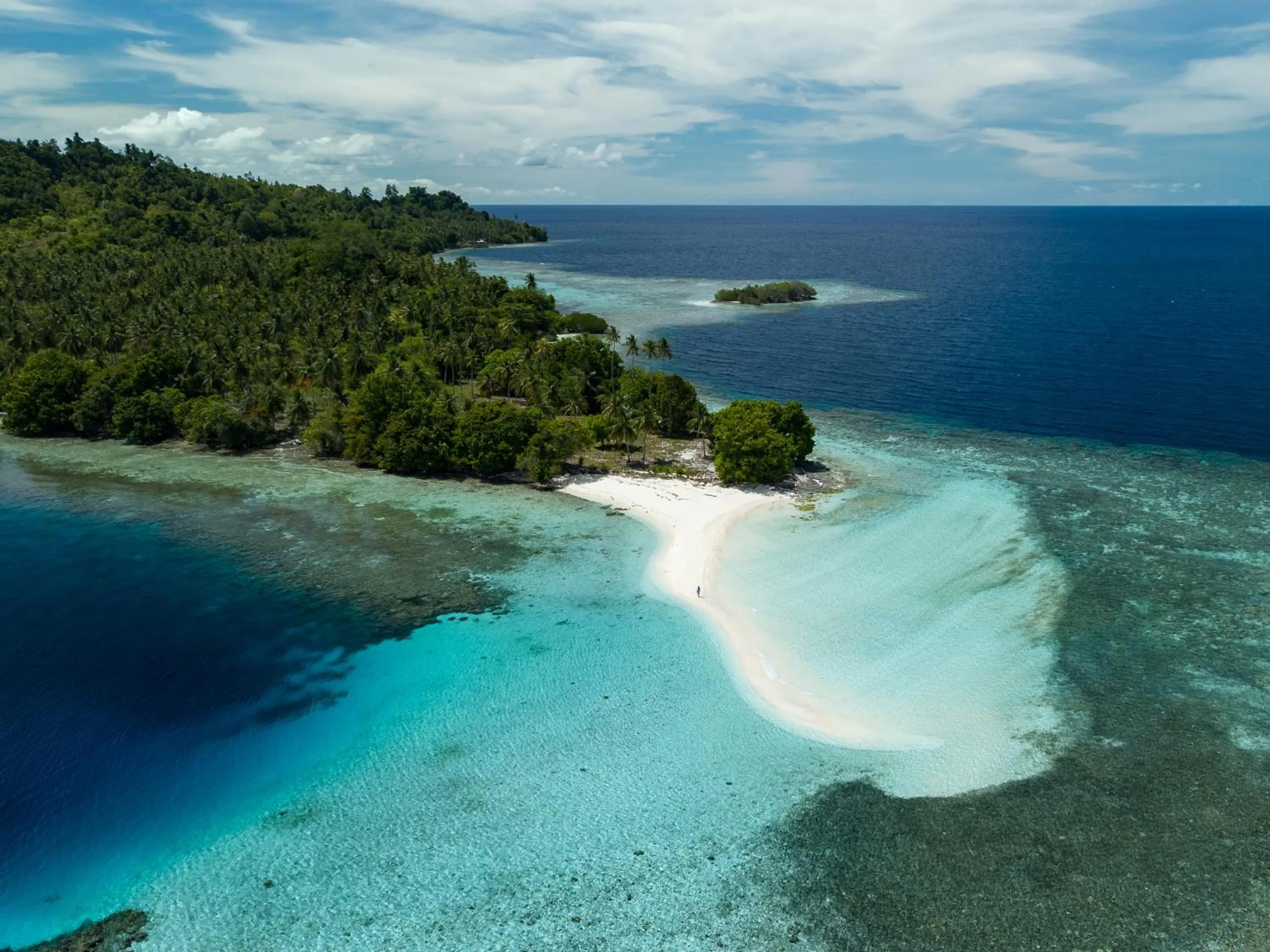 Reconnect - Private Island Resort & Dive Center Togean - Buka Buka Island