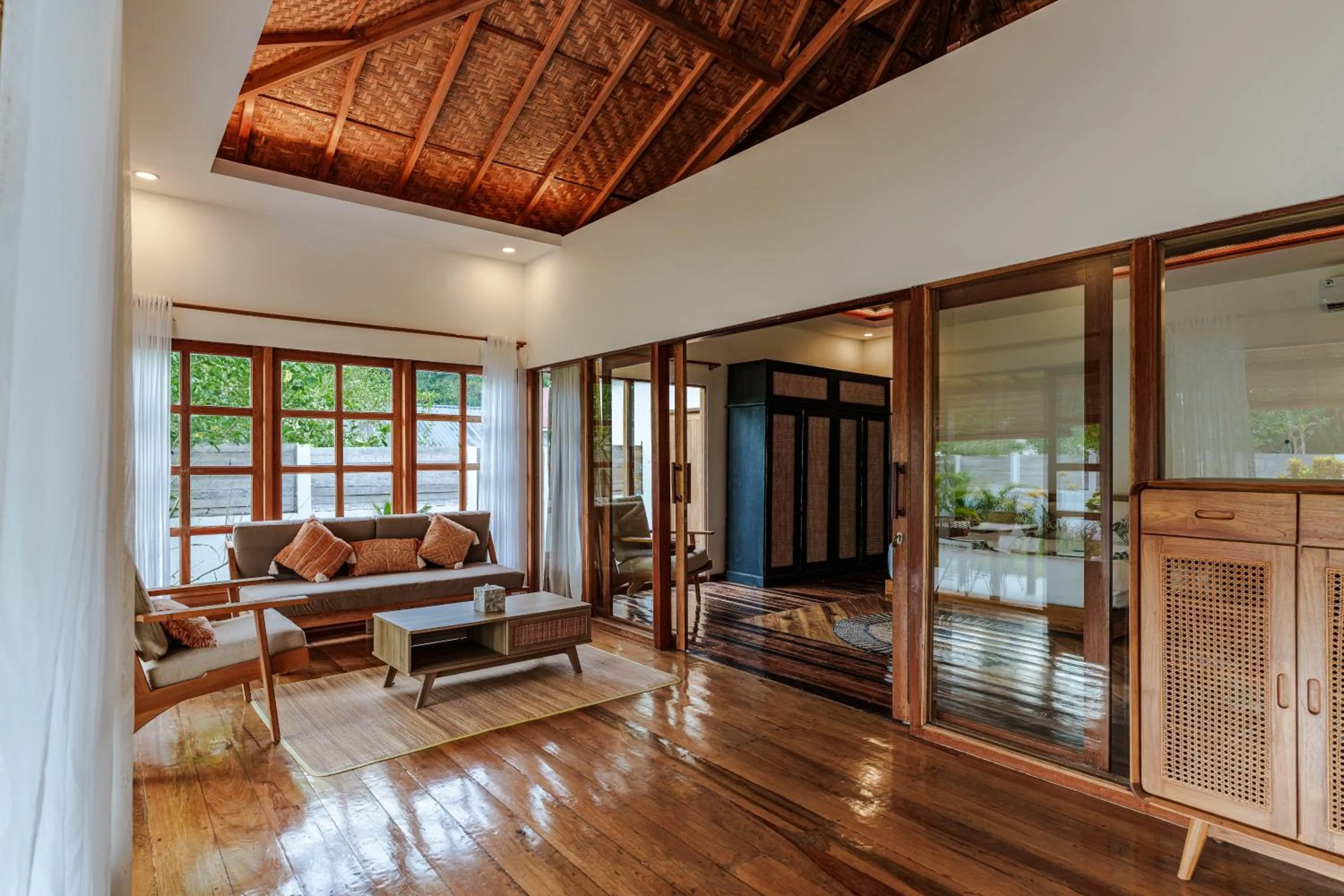 Reconnect - Private Island Resort & Dive Center Togean - Buka Buka Island