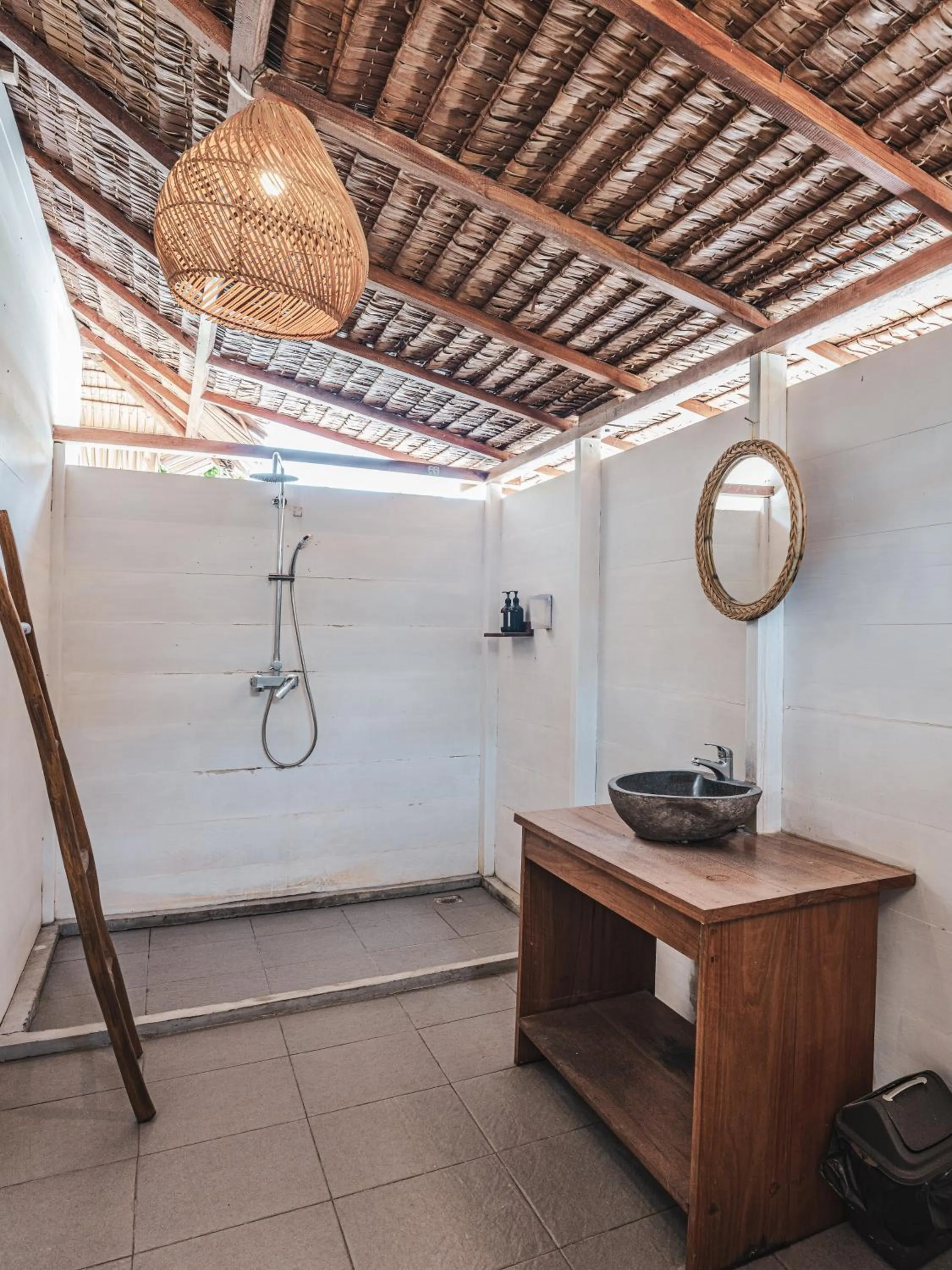 Reconnect - Private Island Resort & Dive Center Togean - Buka Buka Island