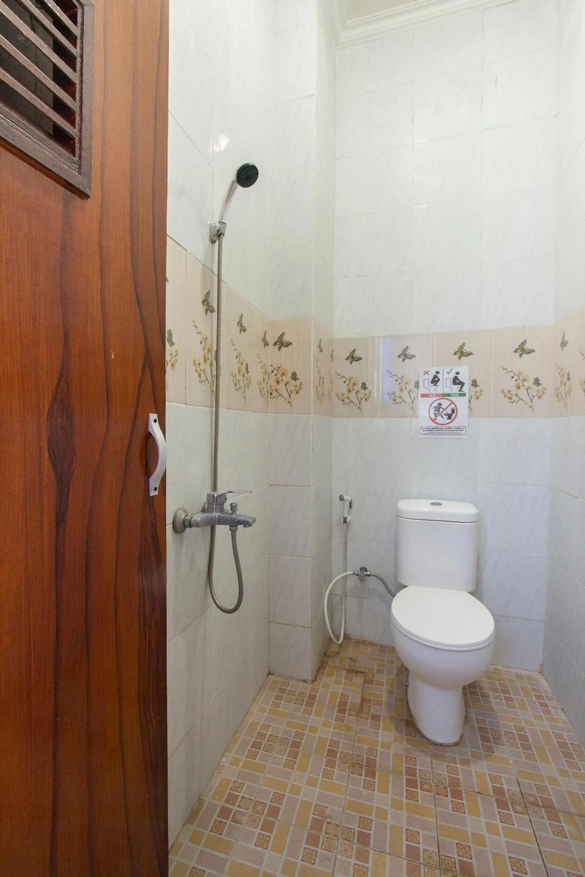 Bathroom in OYO Life 3720 Homestay Gayatri Janti