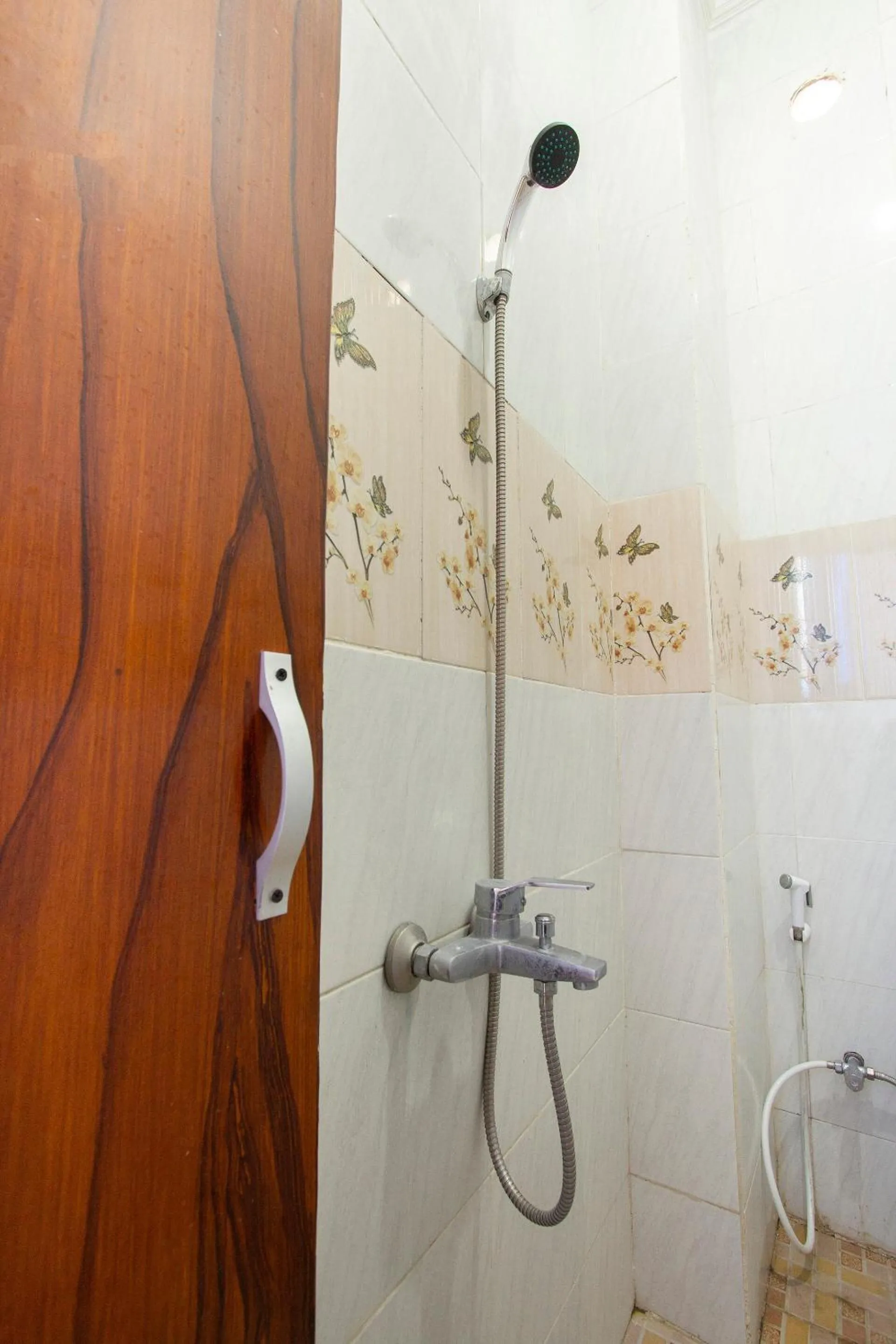 Bathroom in OYO Life 3720 Homestay Gayatri Janti