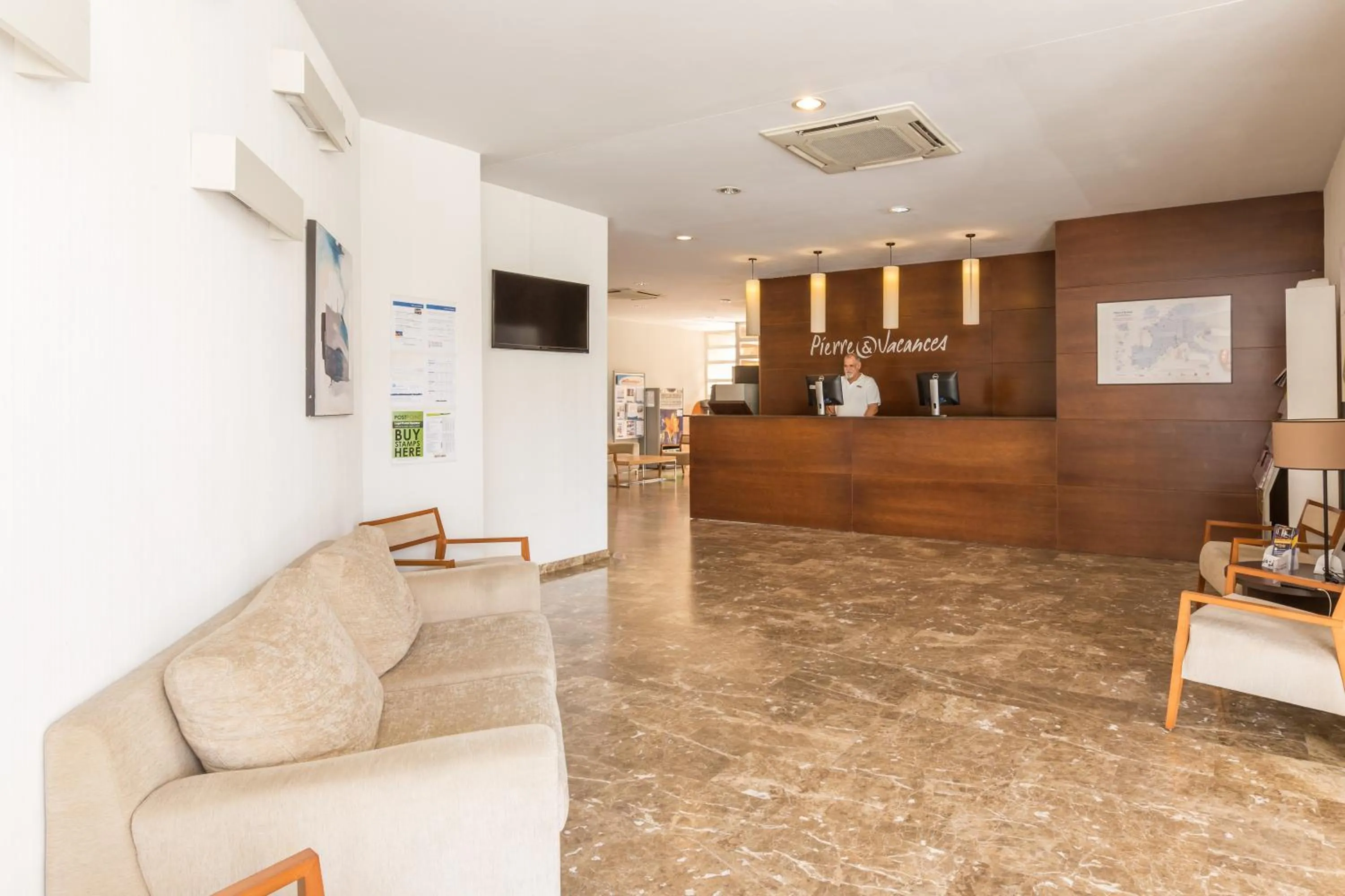 Lobby or reception in Pierre & Vacances Benidorm Levante - Adults Recommended