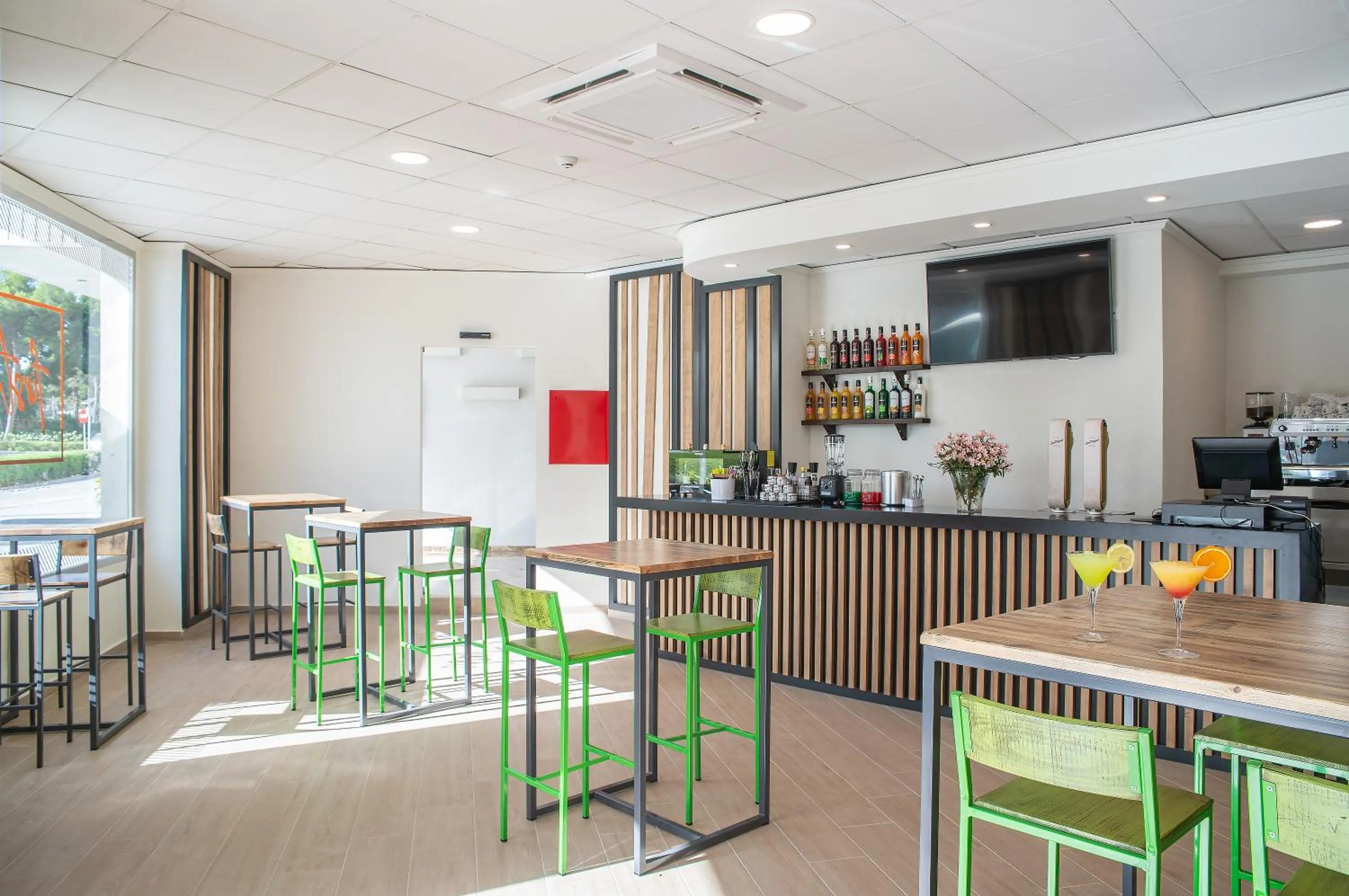 Lounge or bar in Pierre & Vacances Benidorm Levante - Adults Recommended