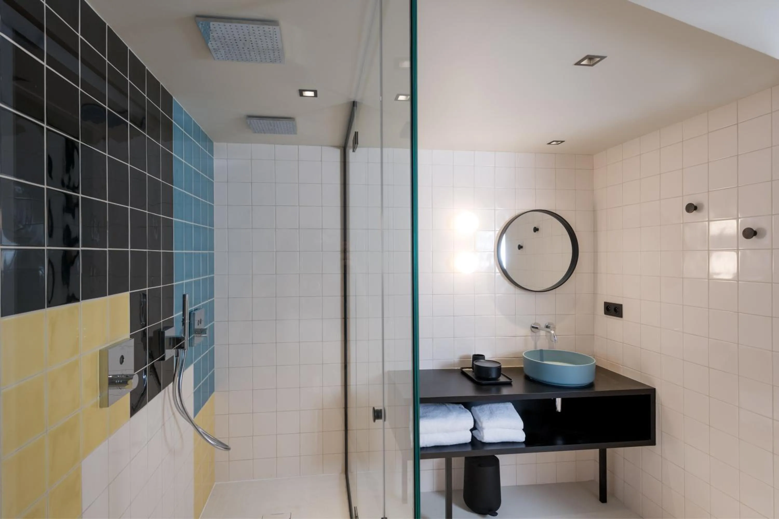 Shower in MiHotel Tour Rose