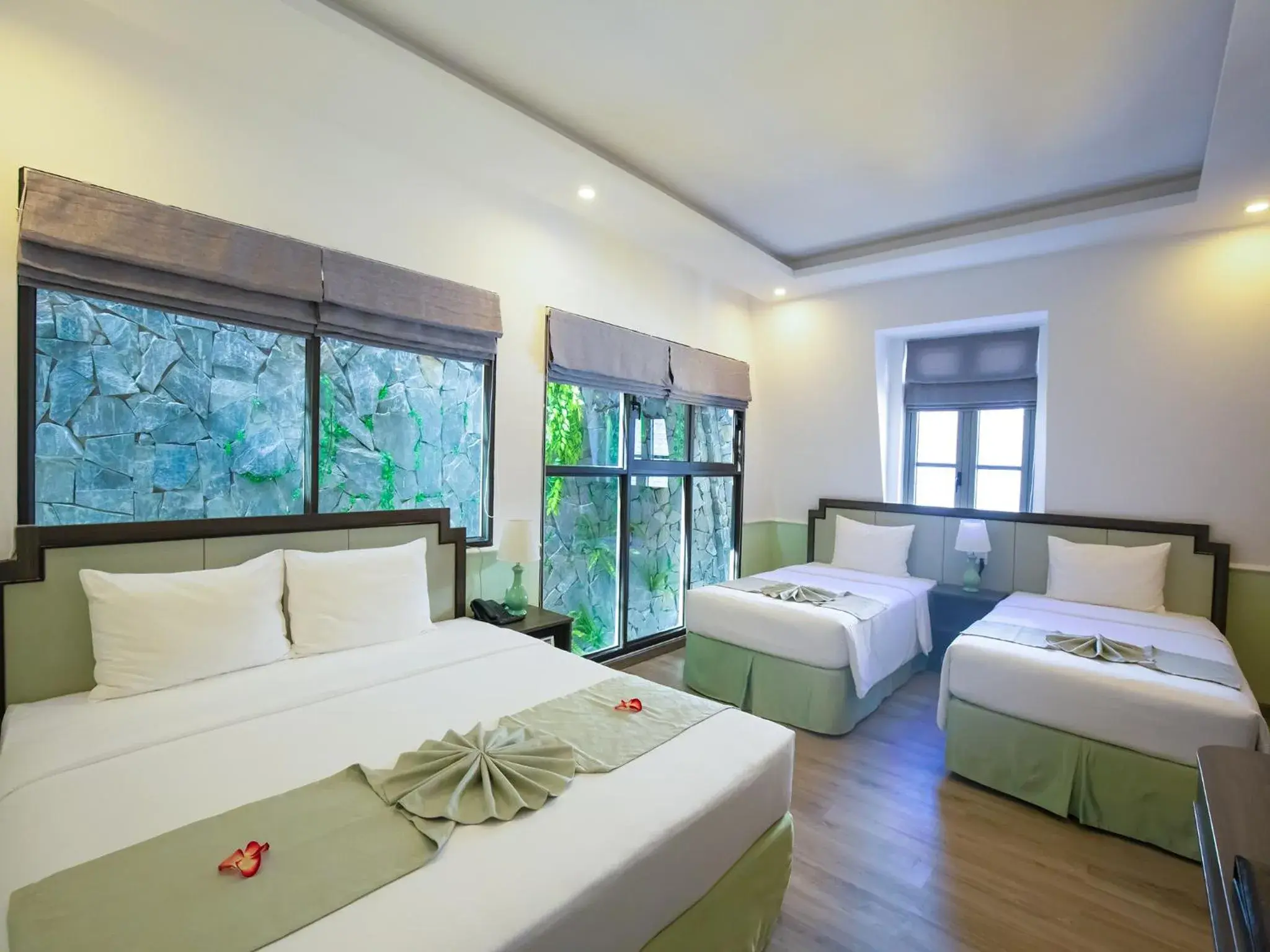 Triple Room with View in Paralia Khem Beach Phu Quoc Hotel Triple Room with View in Paralia Khem Beach Phu Quoc Hotel