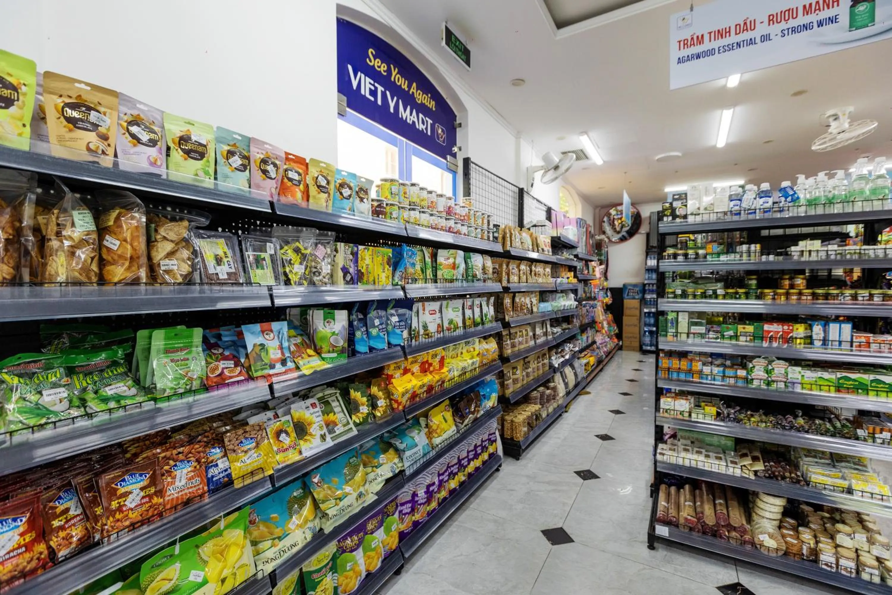 On-site shops in Paralia Khem Beach Phu Quoc Hotel