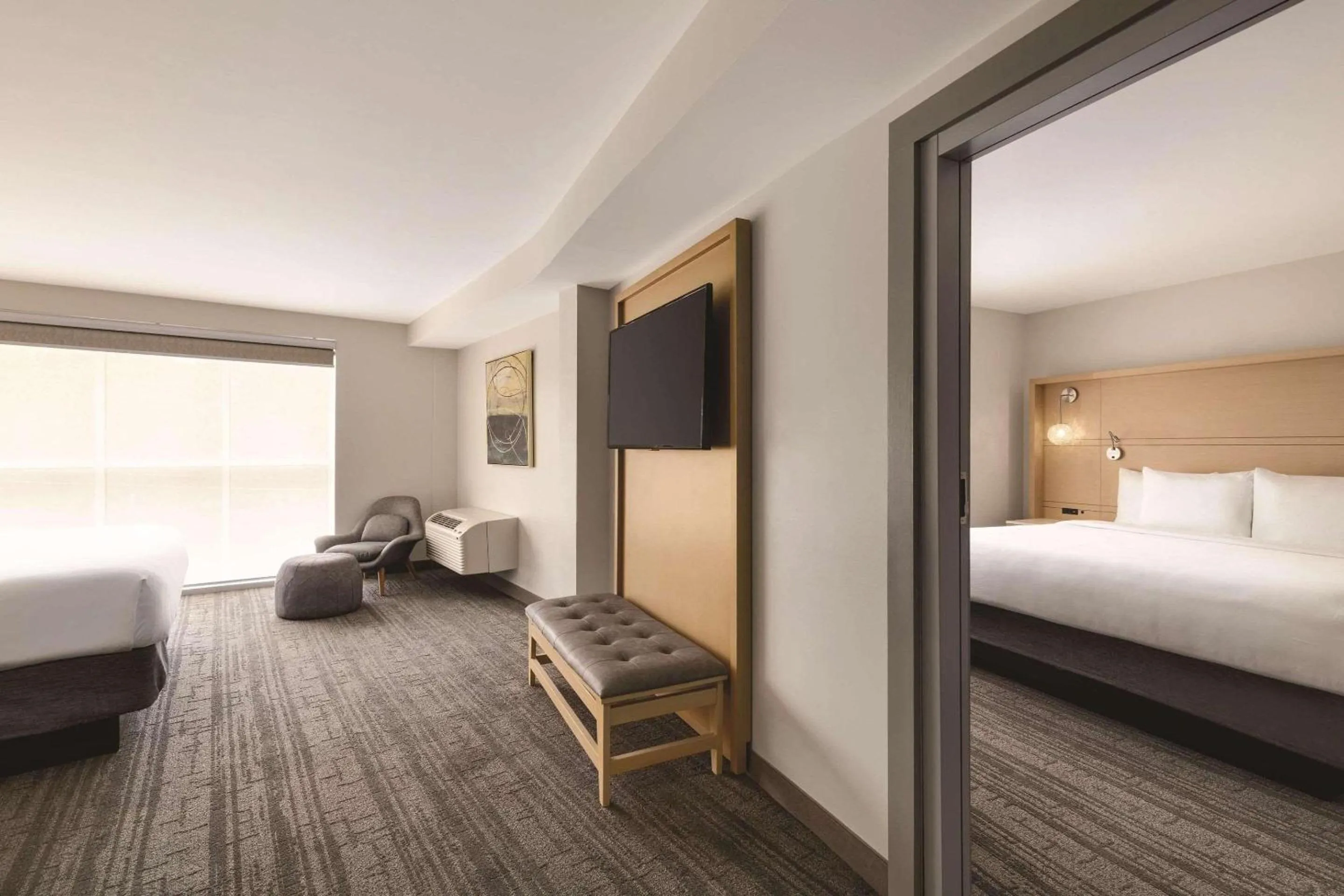 Bedroom, Bed in Radisson Hotel Atlanta Airport