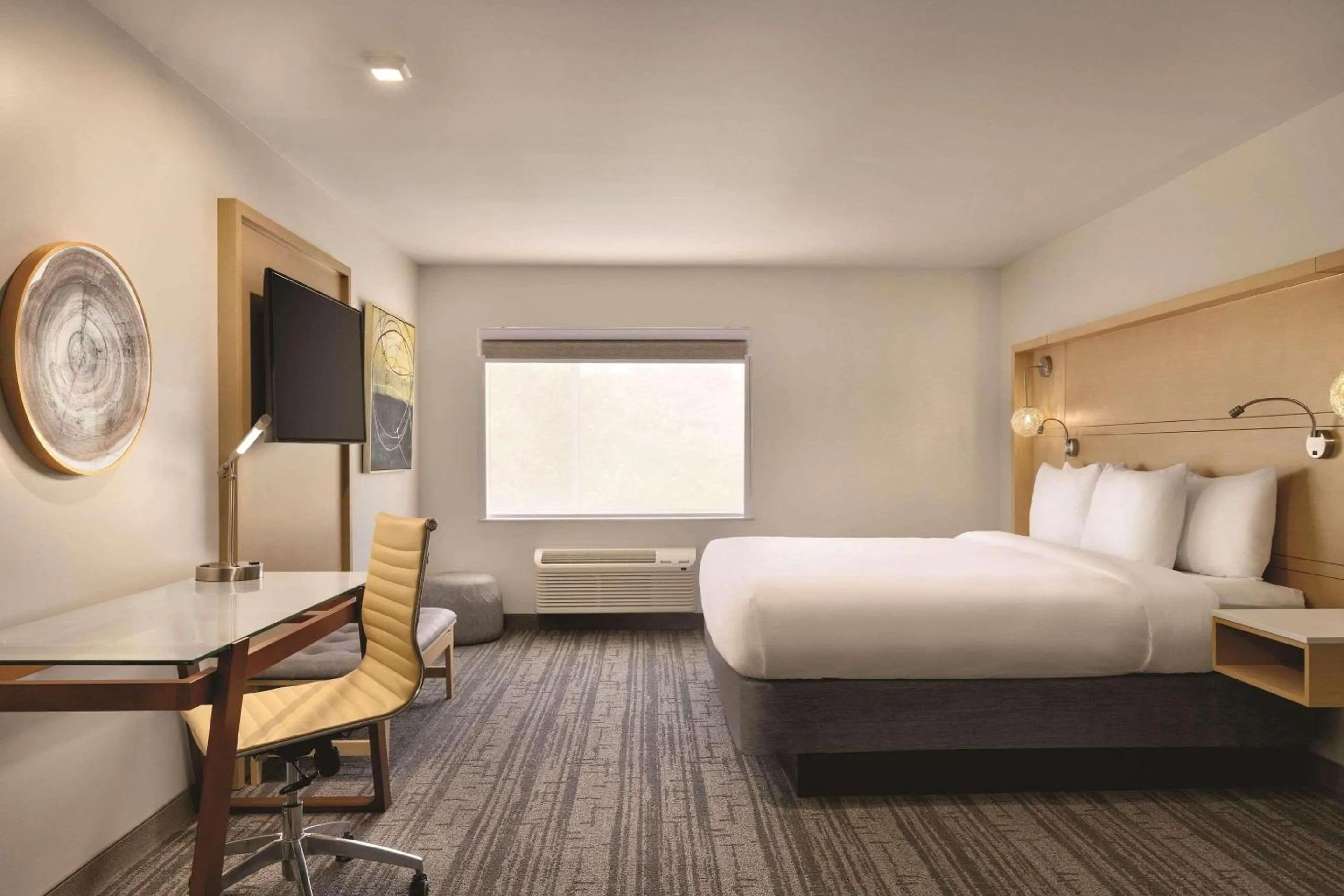 Bedroom, Bed in Radisson Hotel Atlanta Airport