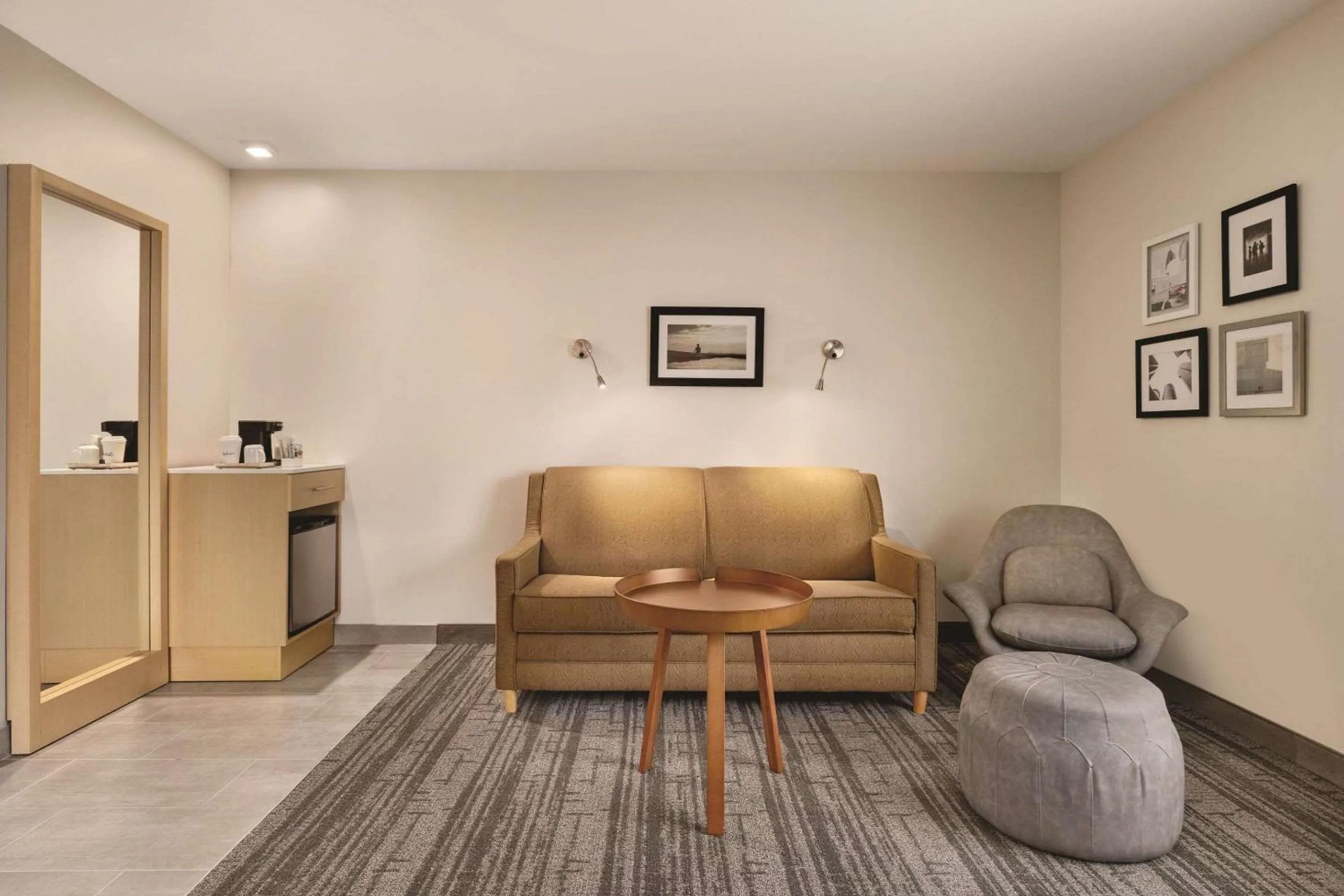 Living room in Radisson Hotel Atlanta Airport