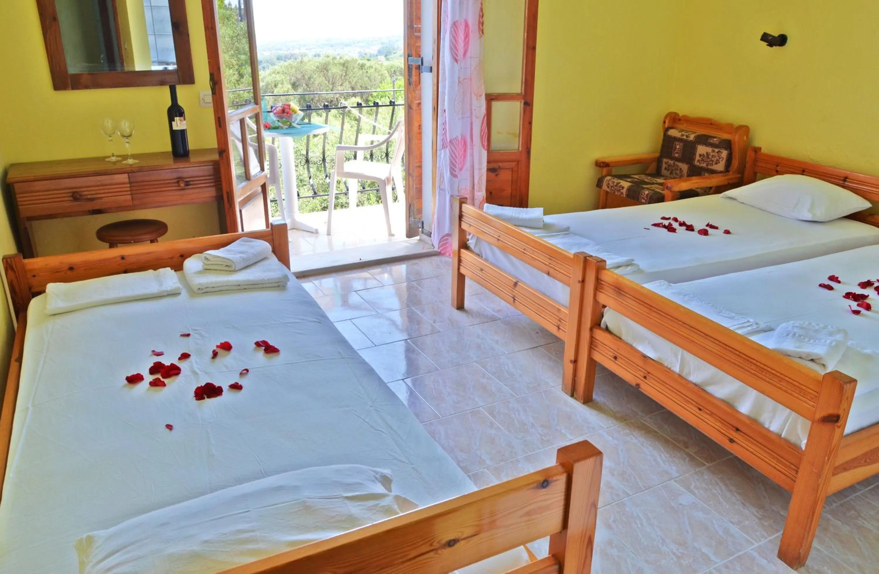 Photo of the whole room, Bed in Belvedere Zakynthos Studios