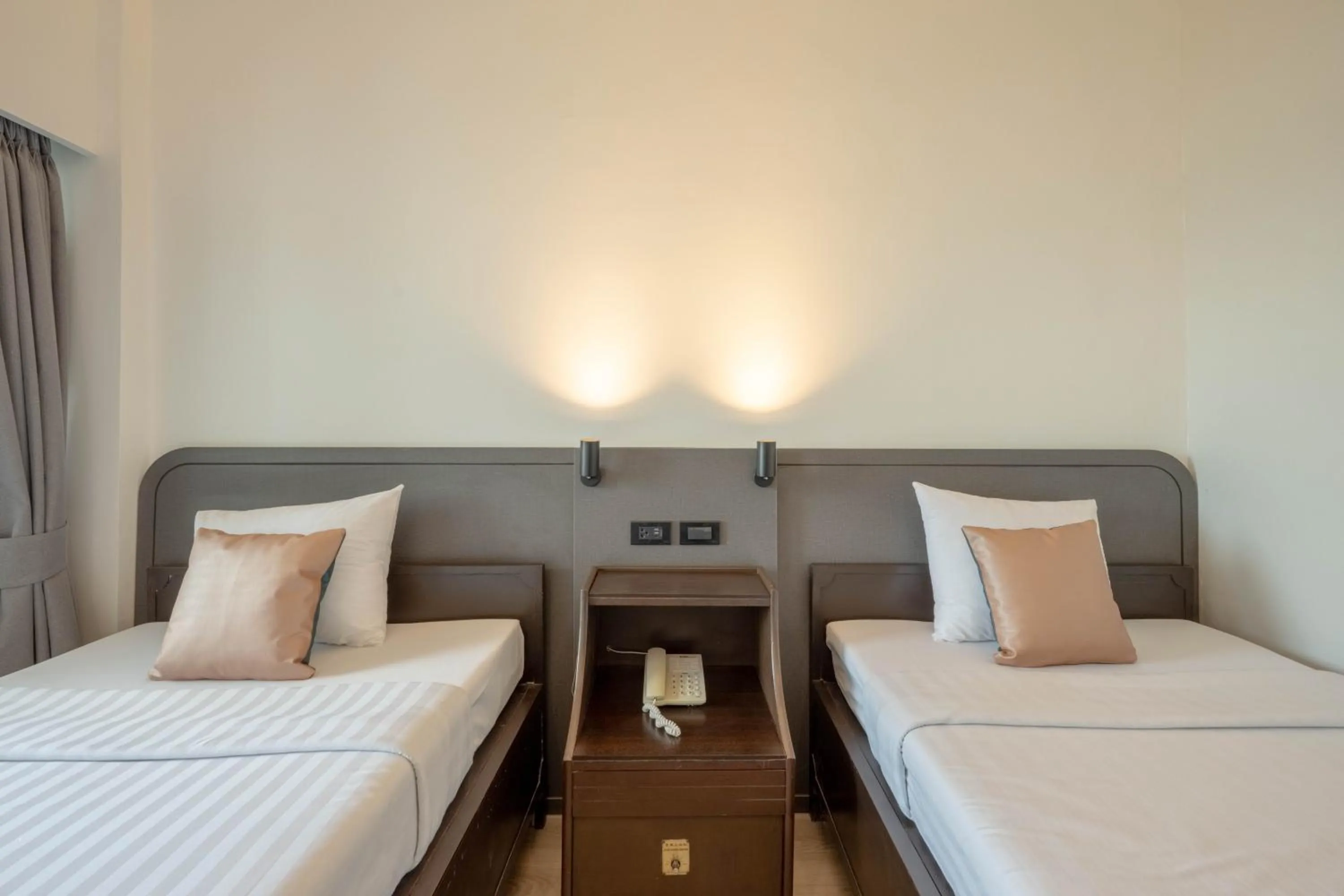 Bed in The Krungkasem Srikrung Hotel