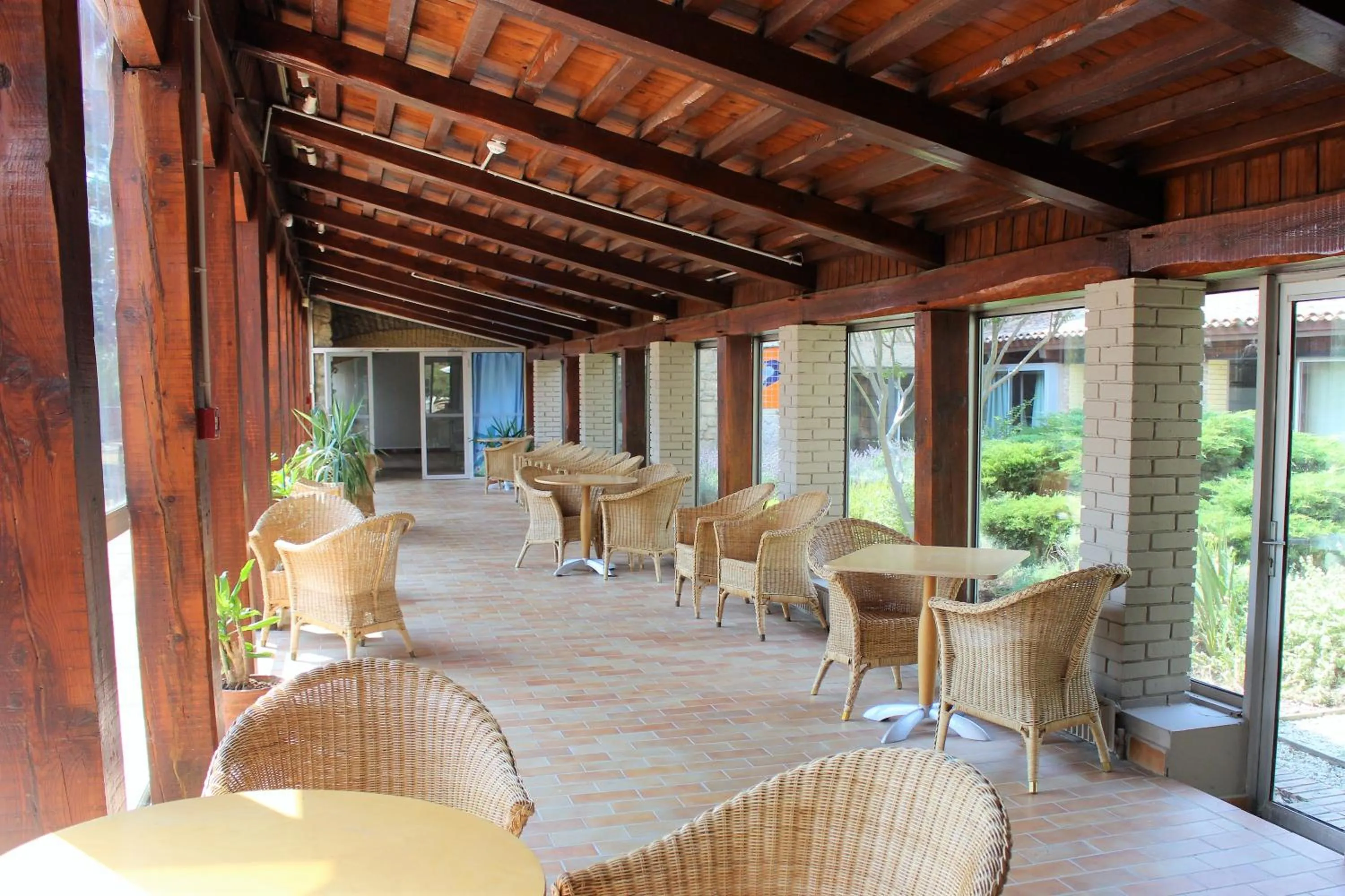 Lounge or bar in Vacances Bleues Hôtel Castel Luberon