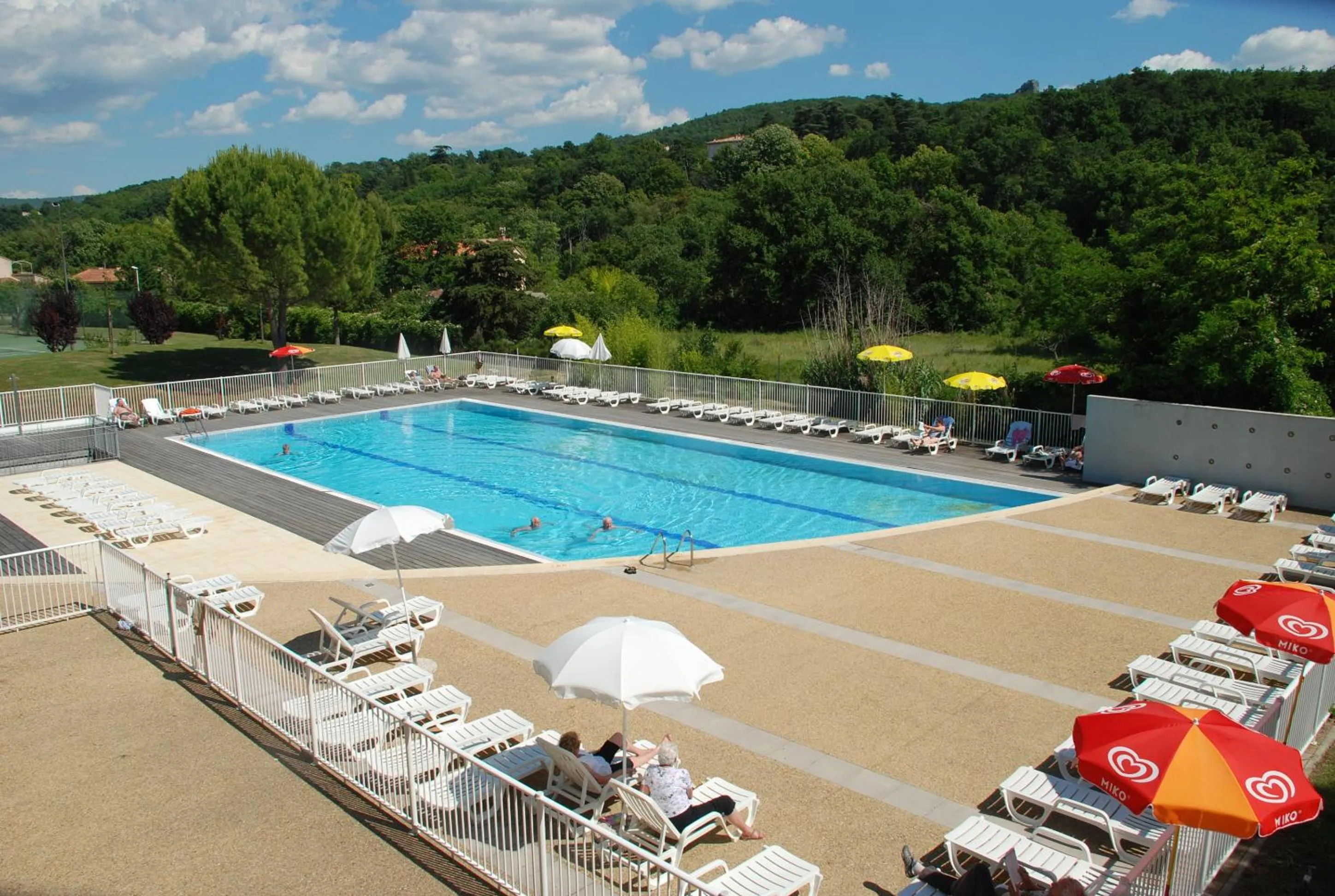 Swimming pool in Vacances Bleues Hôtel Castel Luberon