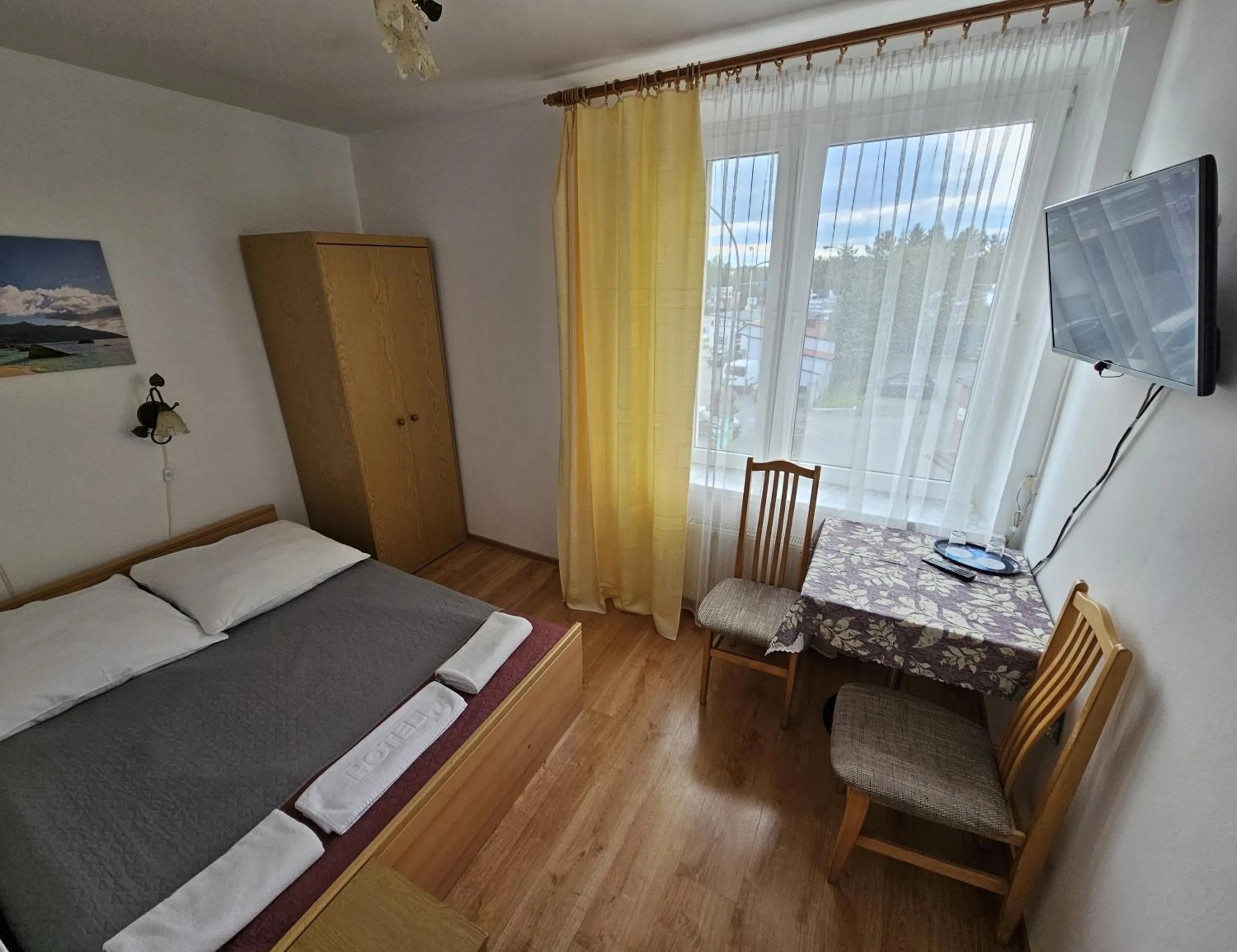 Photo of the whole room, Bed in Hotel Eden 24h