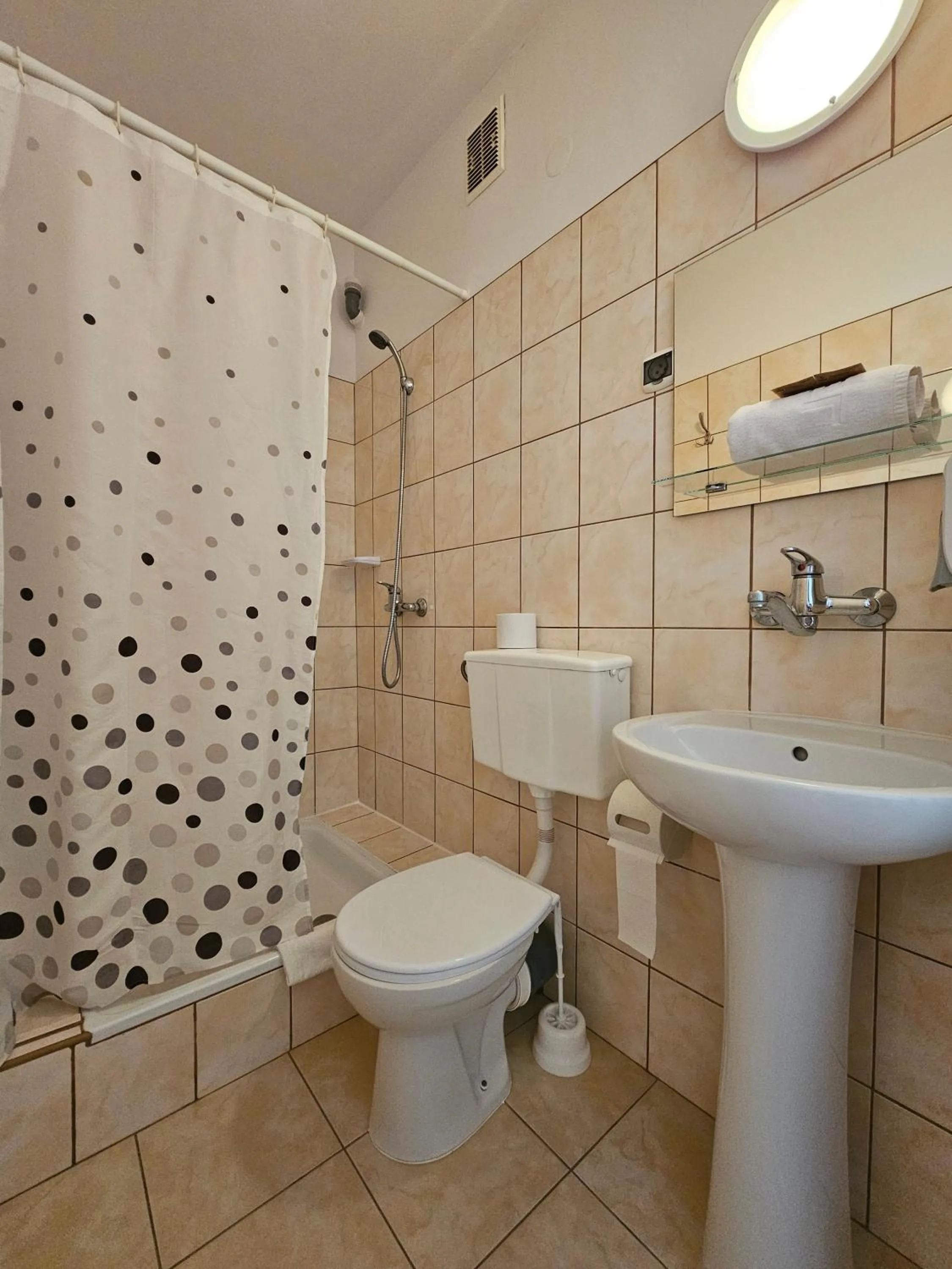 Shower in Hotel Eden 24h