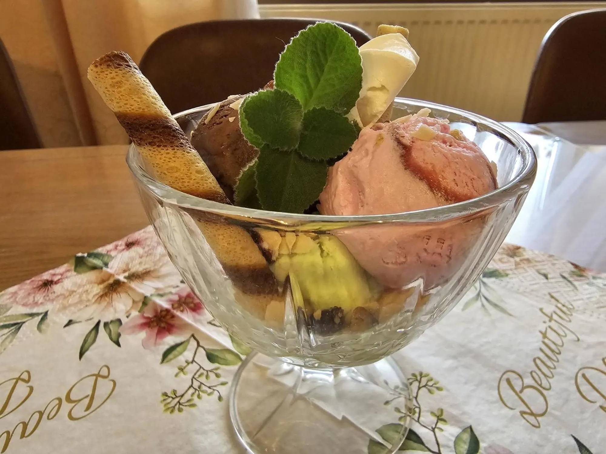 Restaurant/places to eat in Hotel Eden 24h