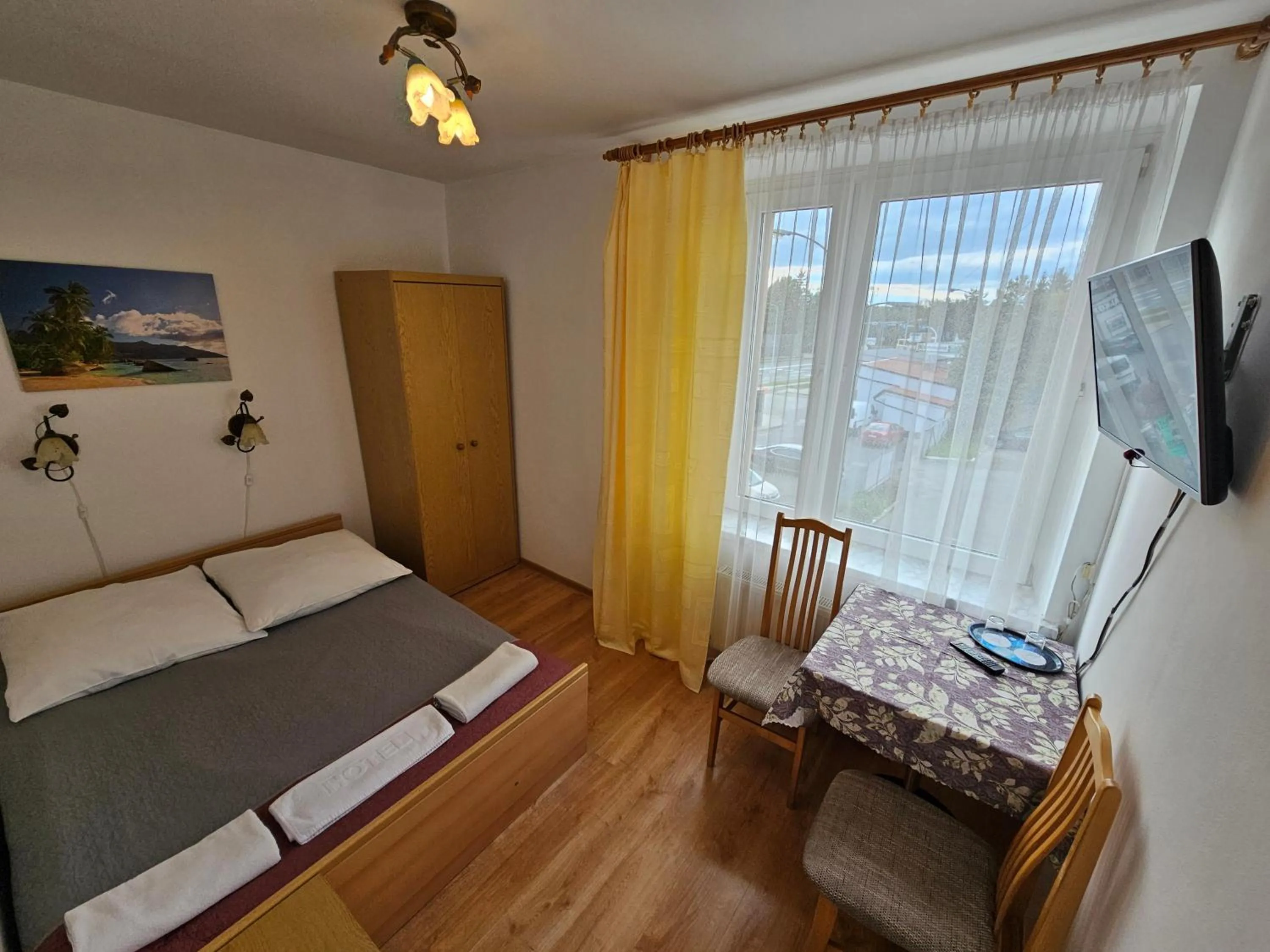 Bed in Hotel Eden 24h