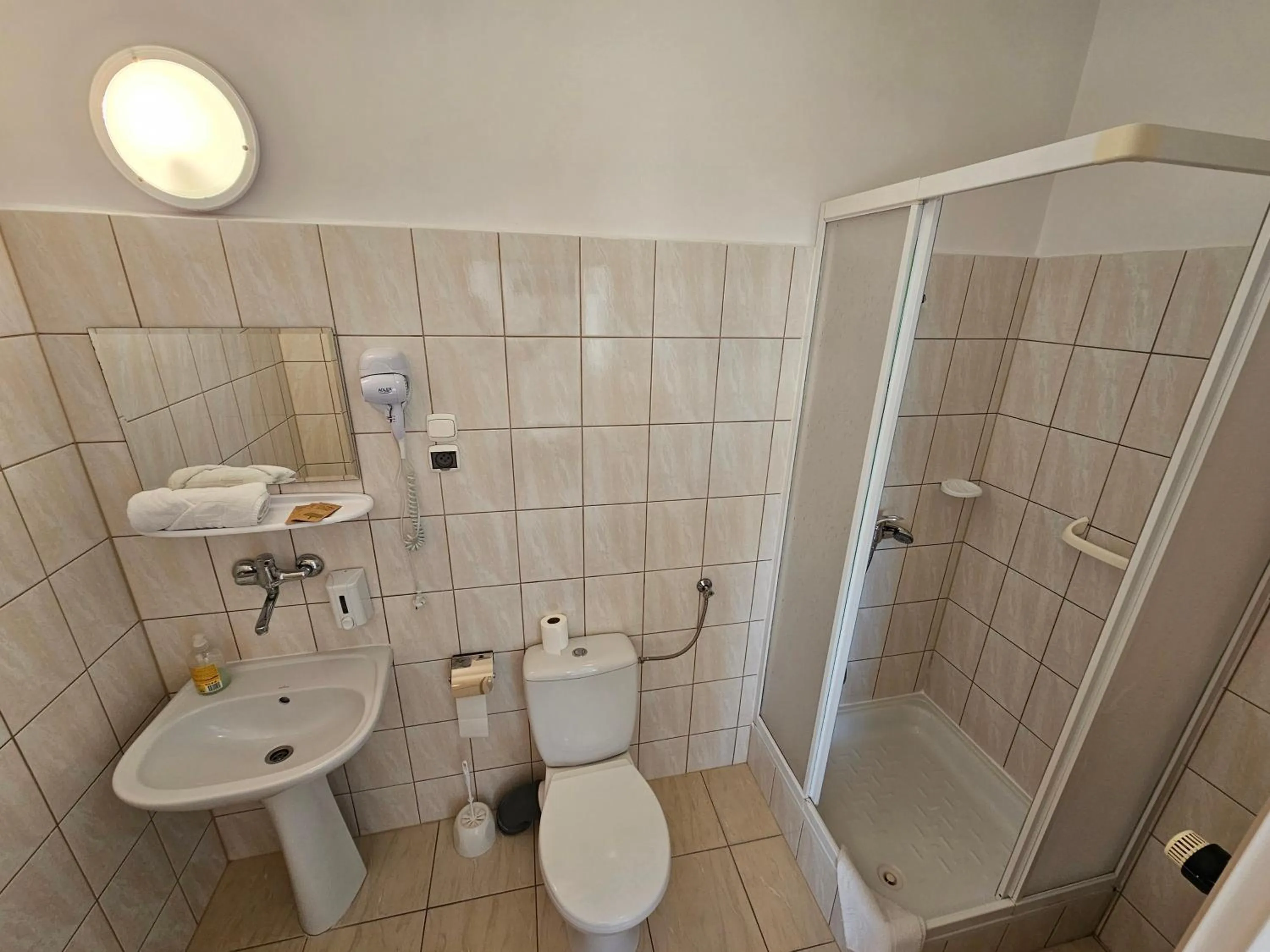 Shower in Hotel Eden 24h