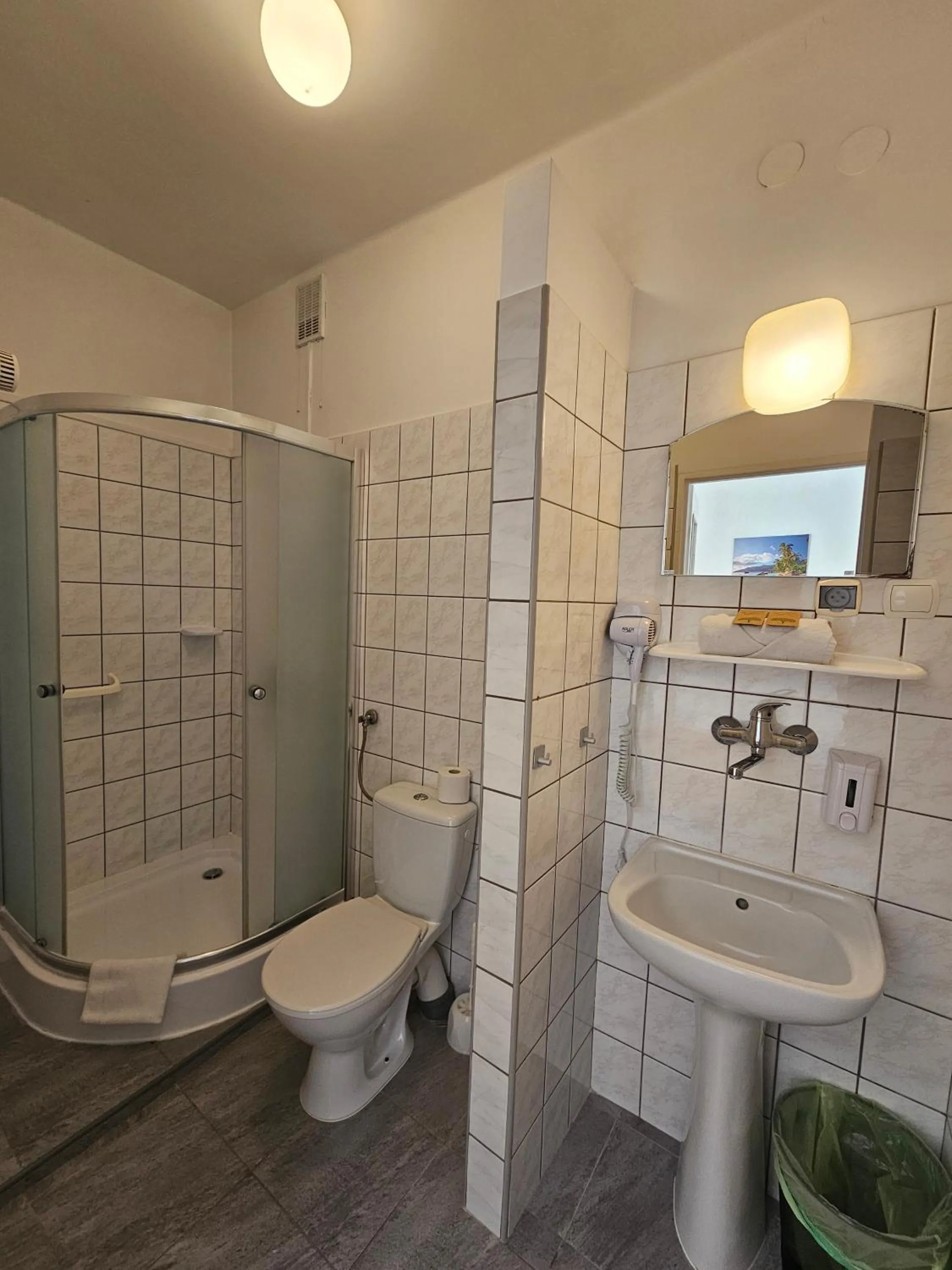 Shower in Hotel Eden 24h