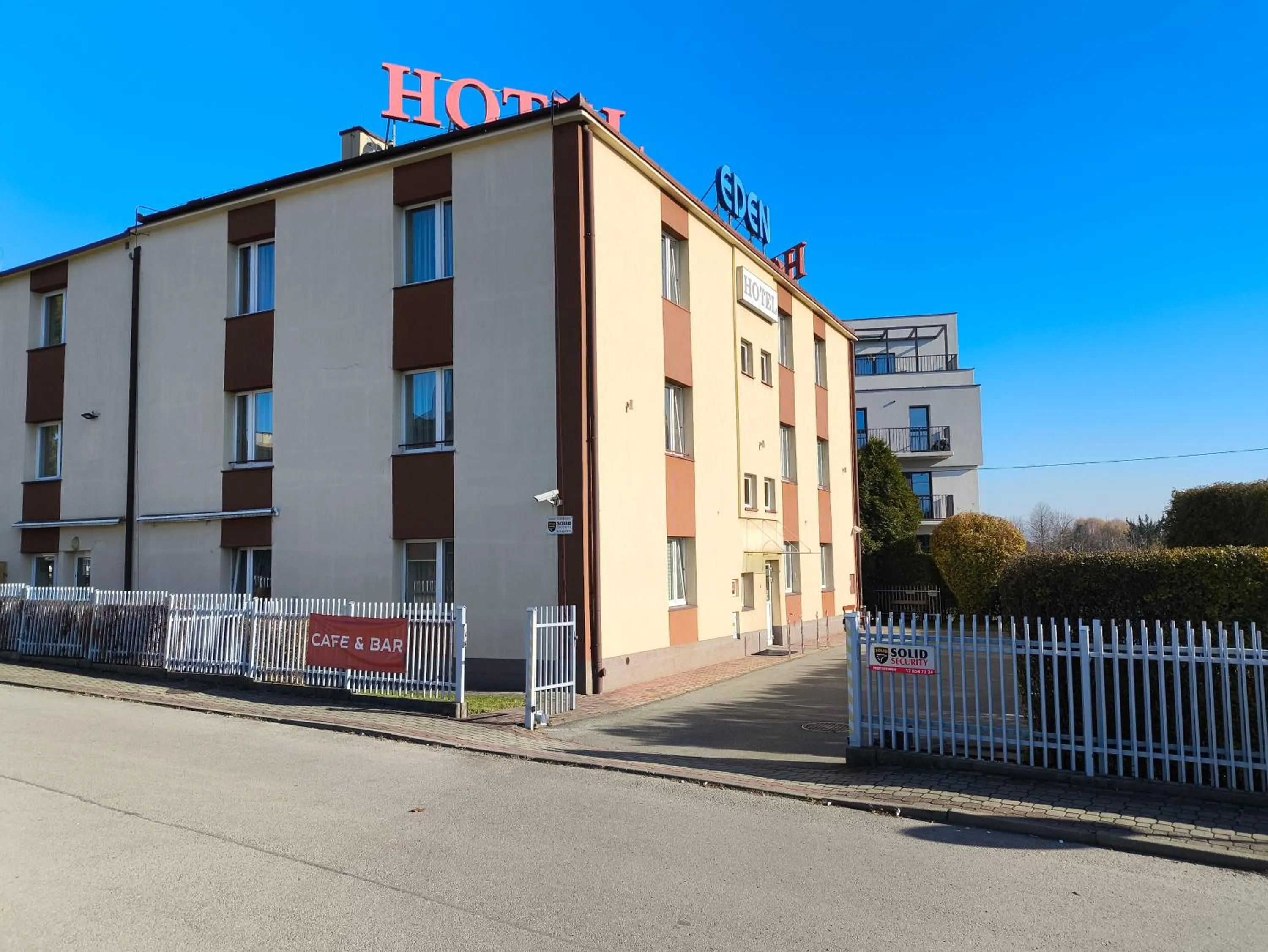 Property building in Hotel Eden 24h