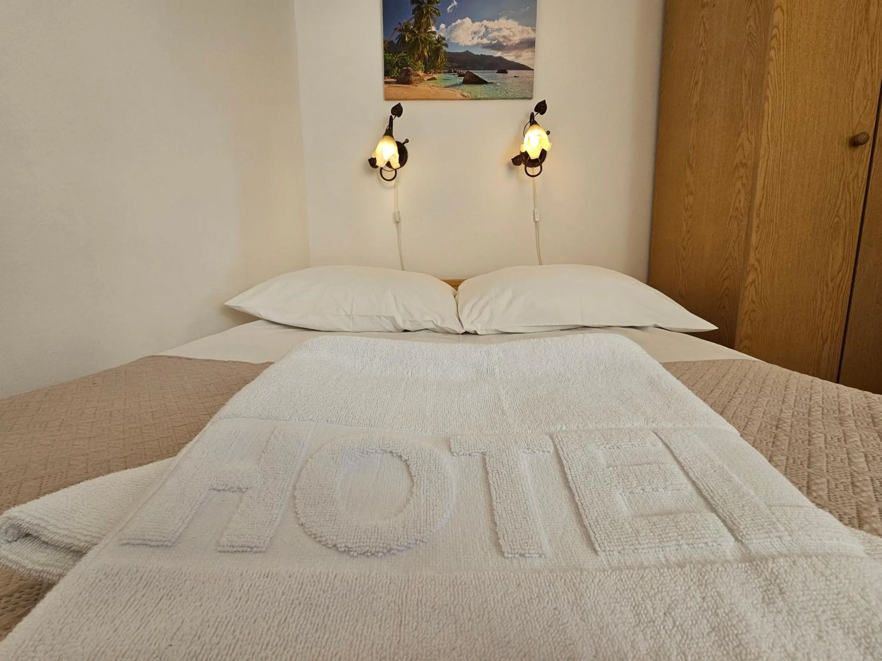 heating, Bed in Hotel Eden 24h