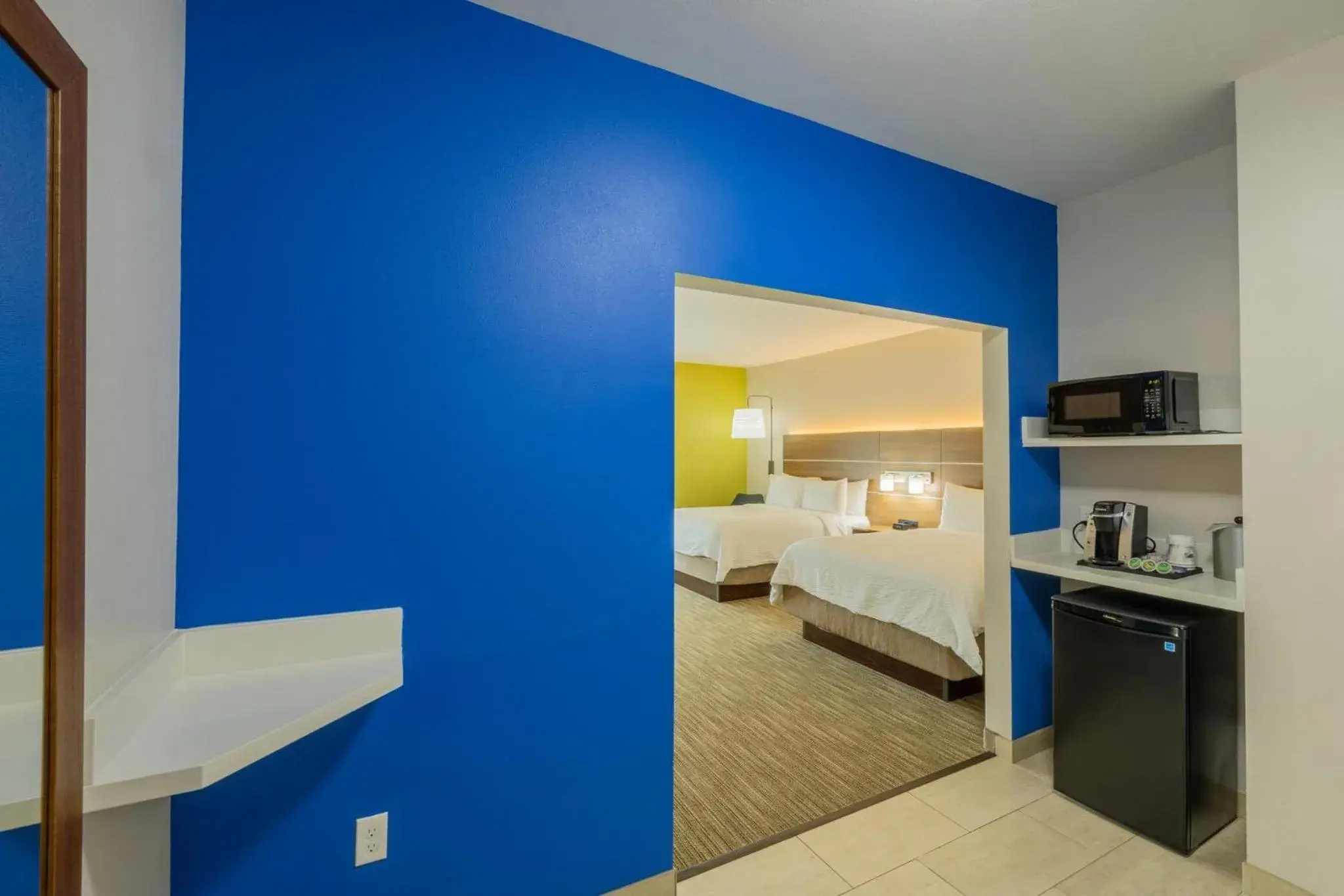 Standard Queen Room with Two Queen Beds and Mobility Accessible Roll-In Shower in Holiday Inn Express & Suites Lindale - Tyler by IHG Standard Queen Room with Two Queen Beds and Mobility Accessible Roll-In Shower in Holiday Inn Express & Suites Lindale - Tyler by IHG