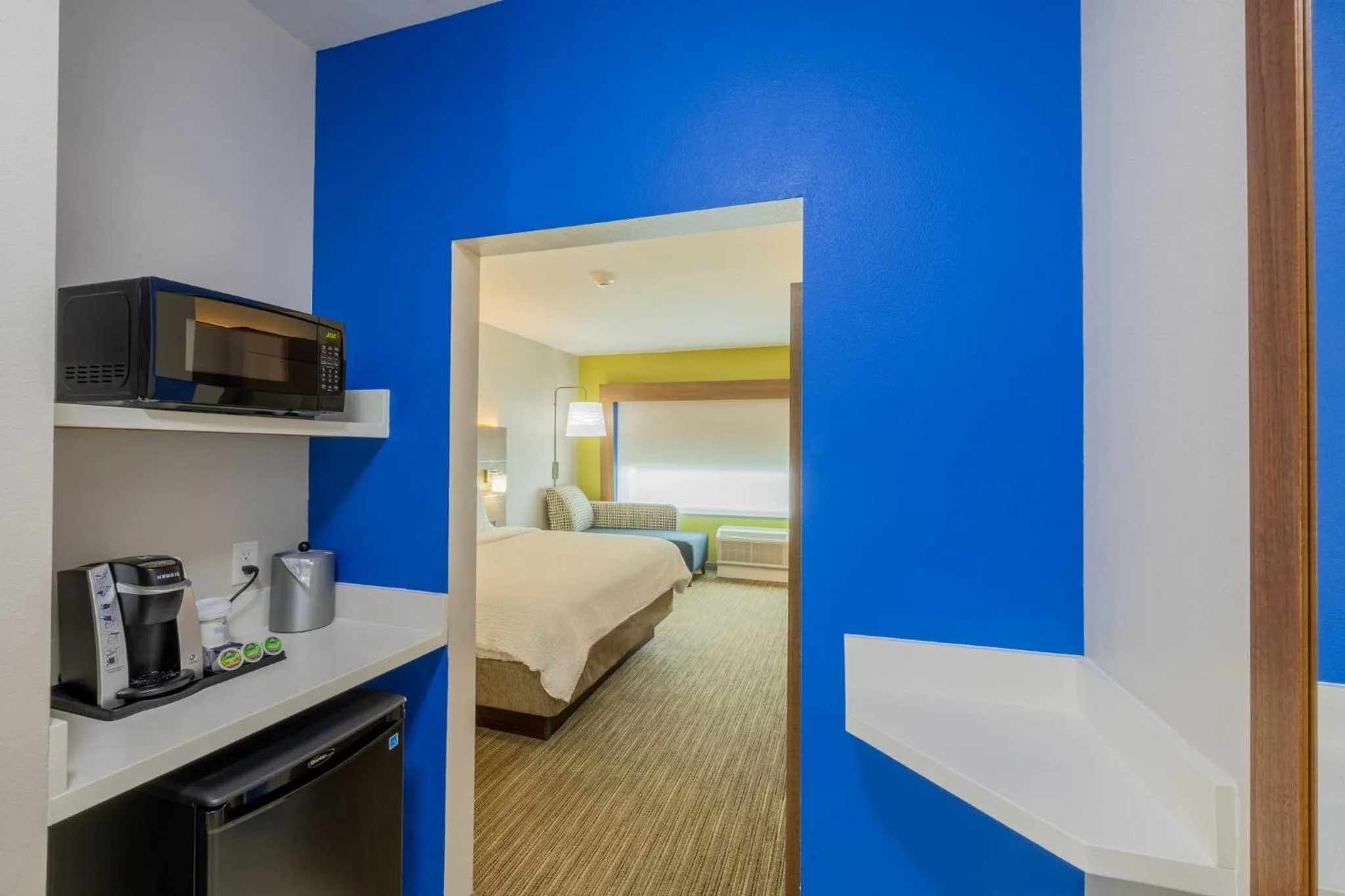 Photo of the whole room, Bed in Holiday Inn Express & Suites Lindale - Tyler by IHG