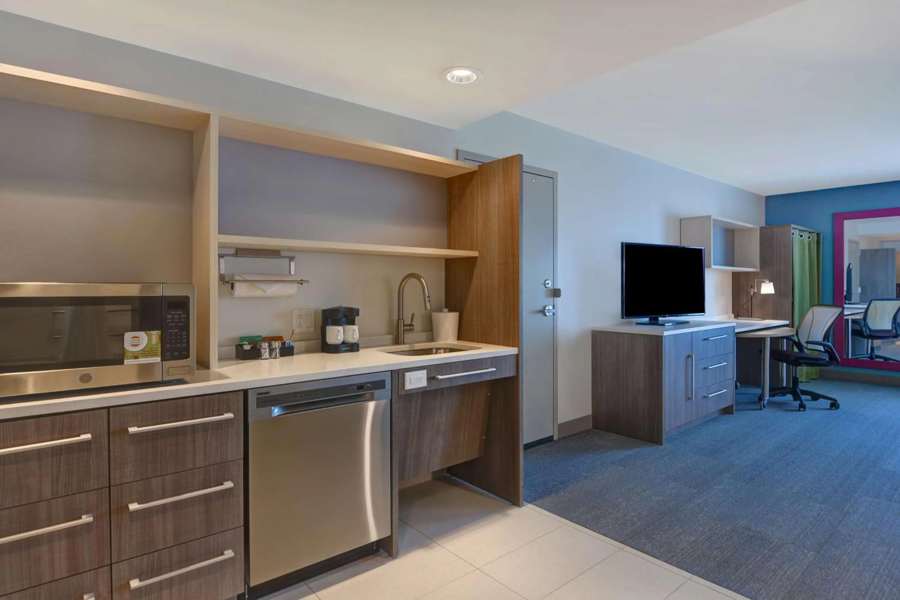 Kitchen or kitchenette in Home2 Suites Williston Burlington, Vt