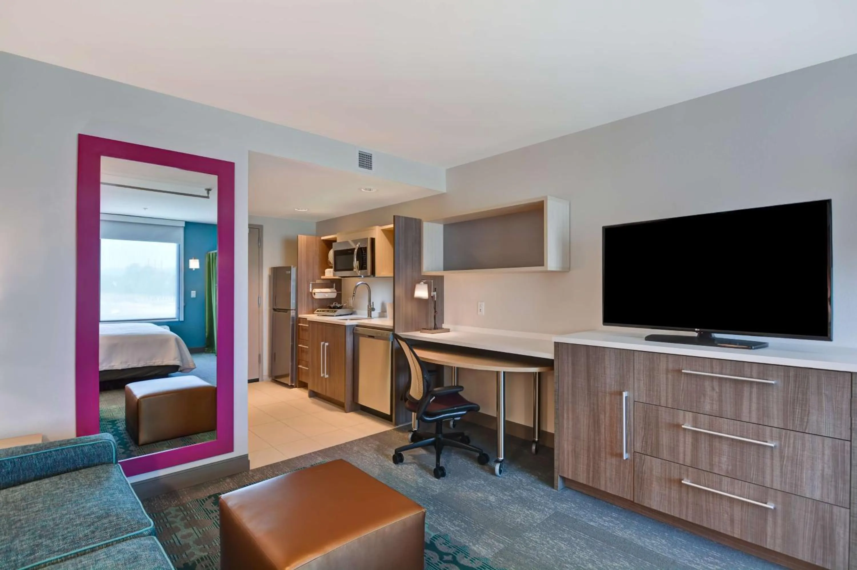 TV and multimedia in Home2 Suites Williston Burlington, Vt