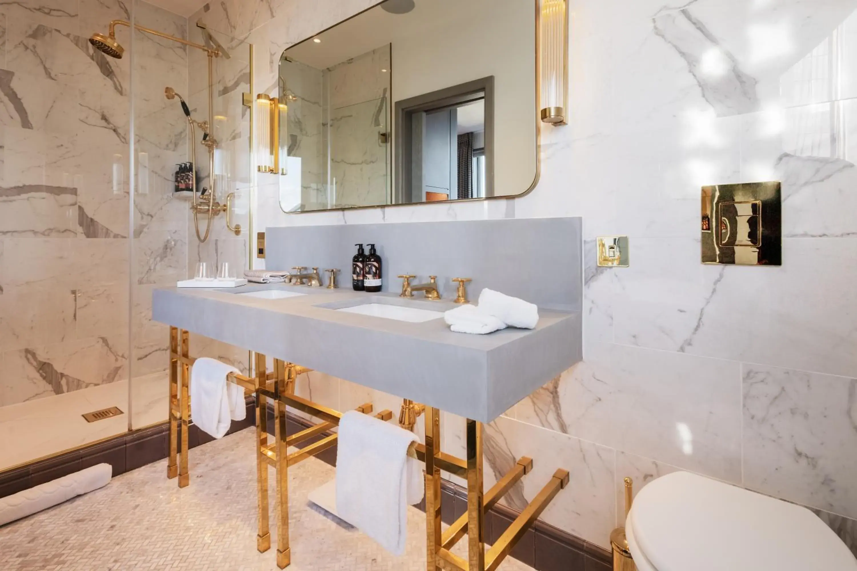 Superior King Corner Room in Hart Shoreditch Hotel London, Curio Collection by Hilton Superior King Corner Room in Hart Shoreditch Hotel London, Curio Collection by Hilton