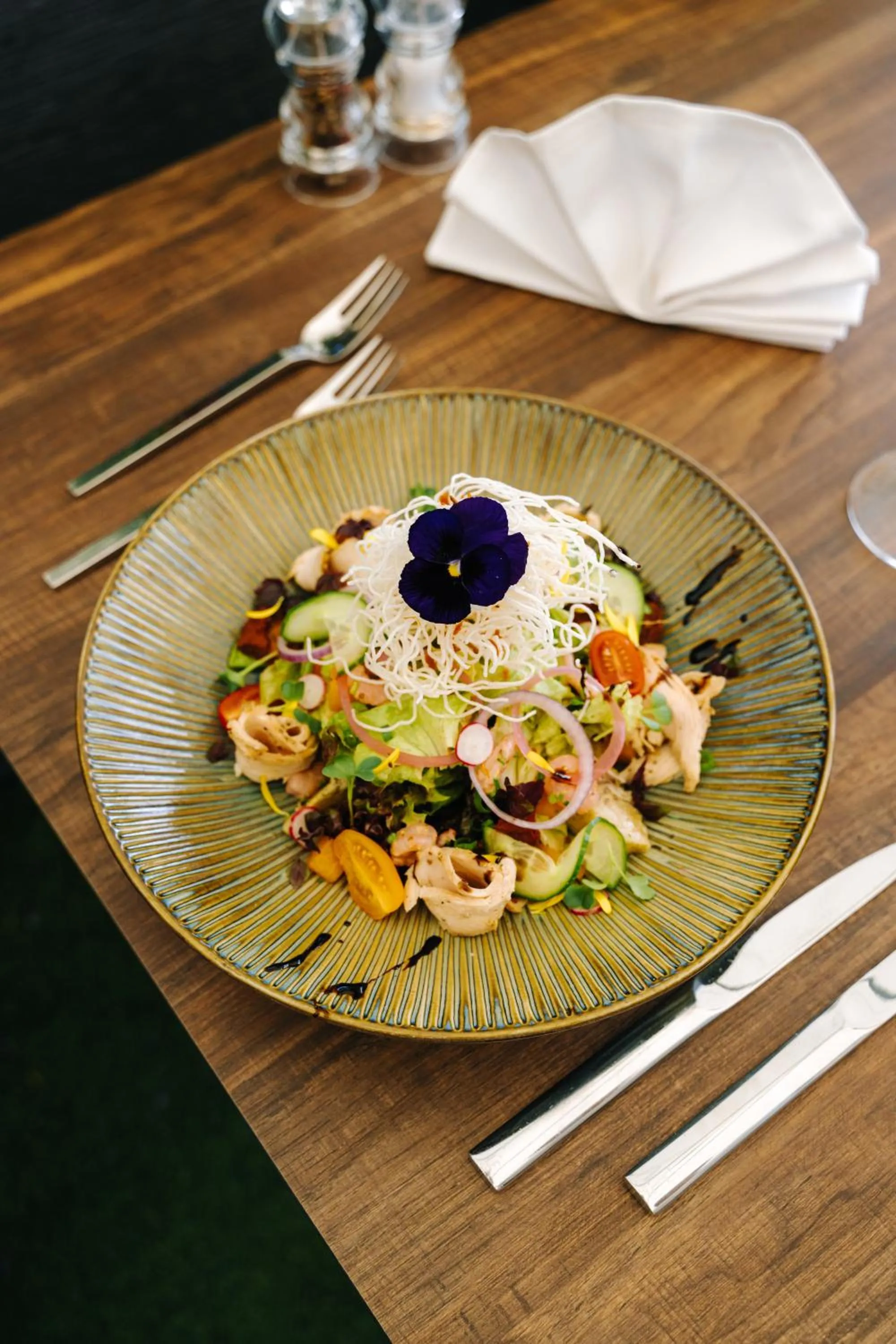 Restaurant/places to eat in Les Violettes Hotel & Spa