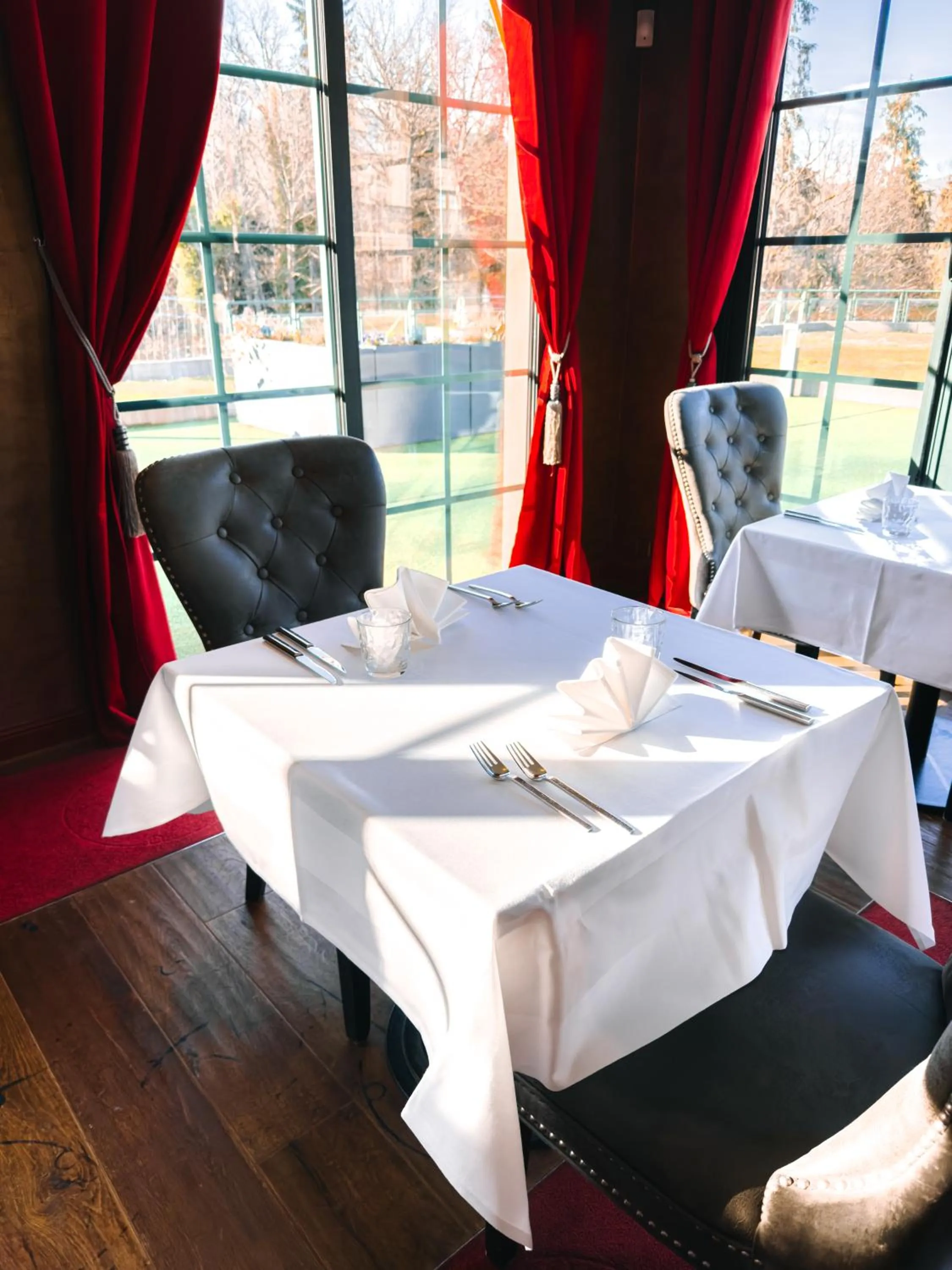 Restaurant/places to eat in Les Violettes Hotel & Spa