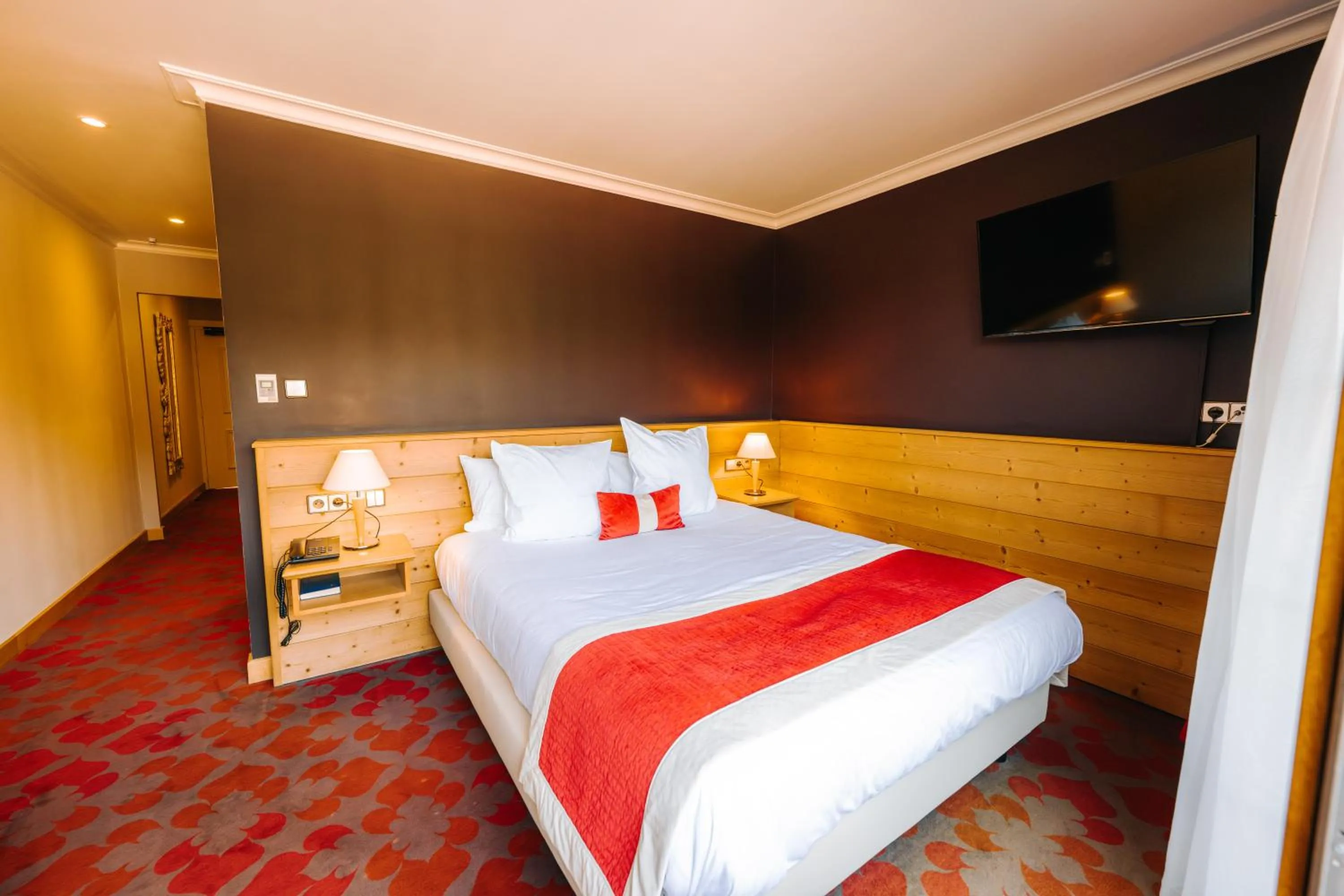 Bed in Les Violettes Hotel & Spa