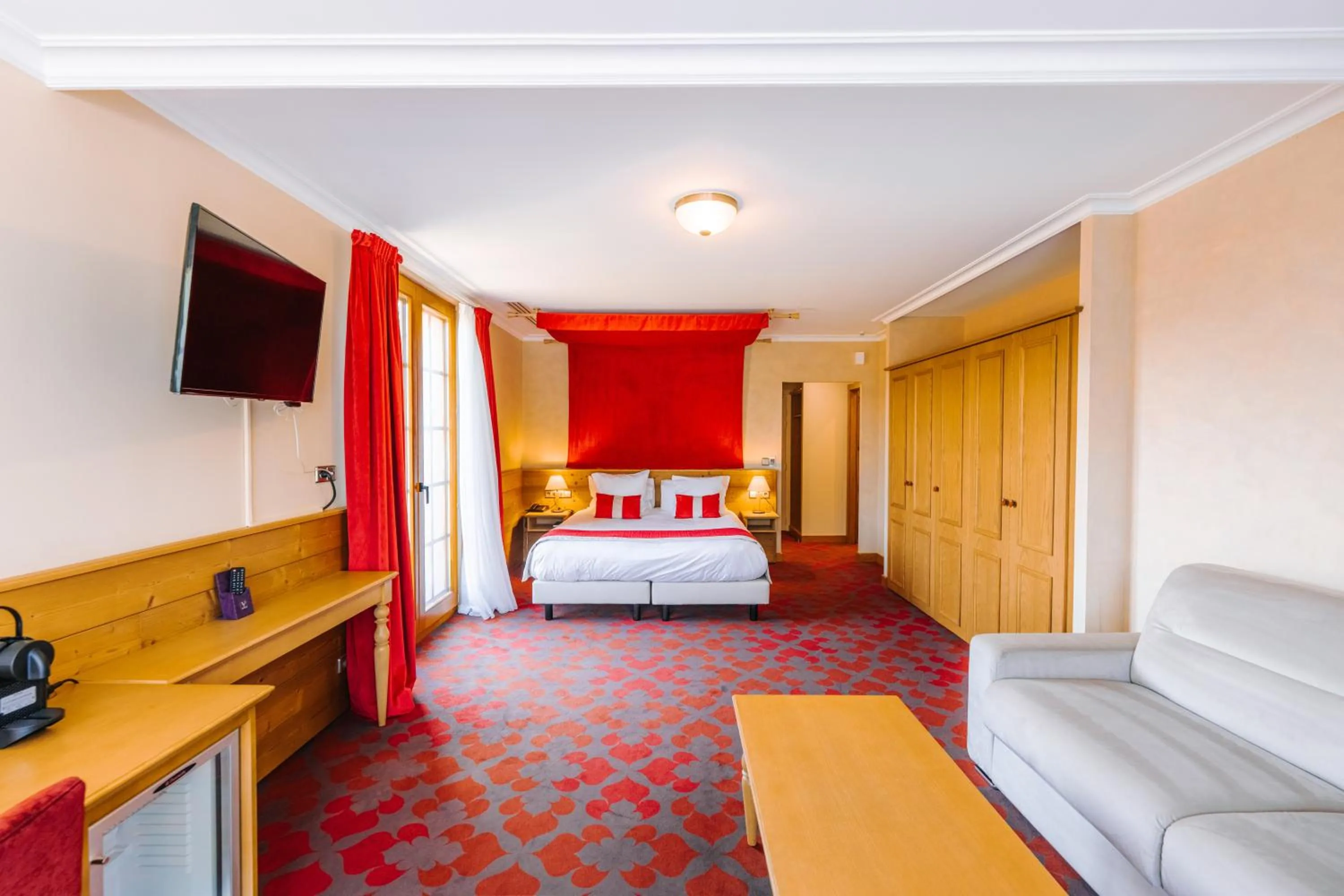 Bed in Les Violettes Hotel & Spa