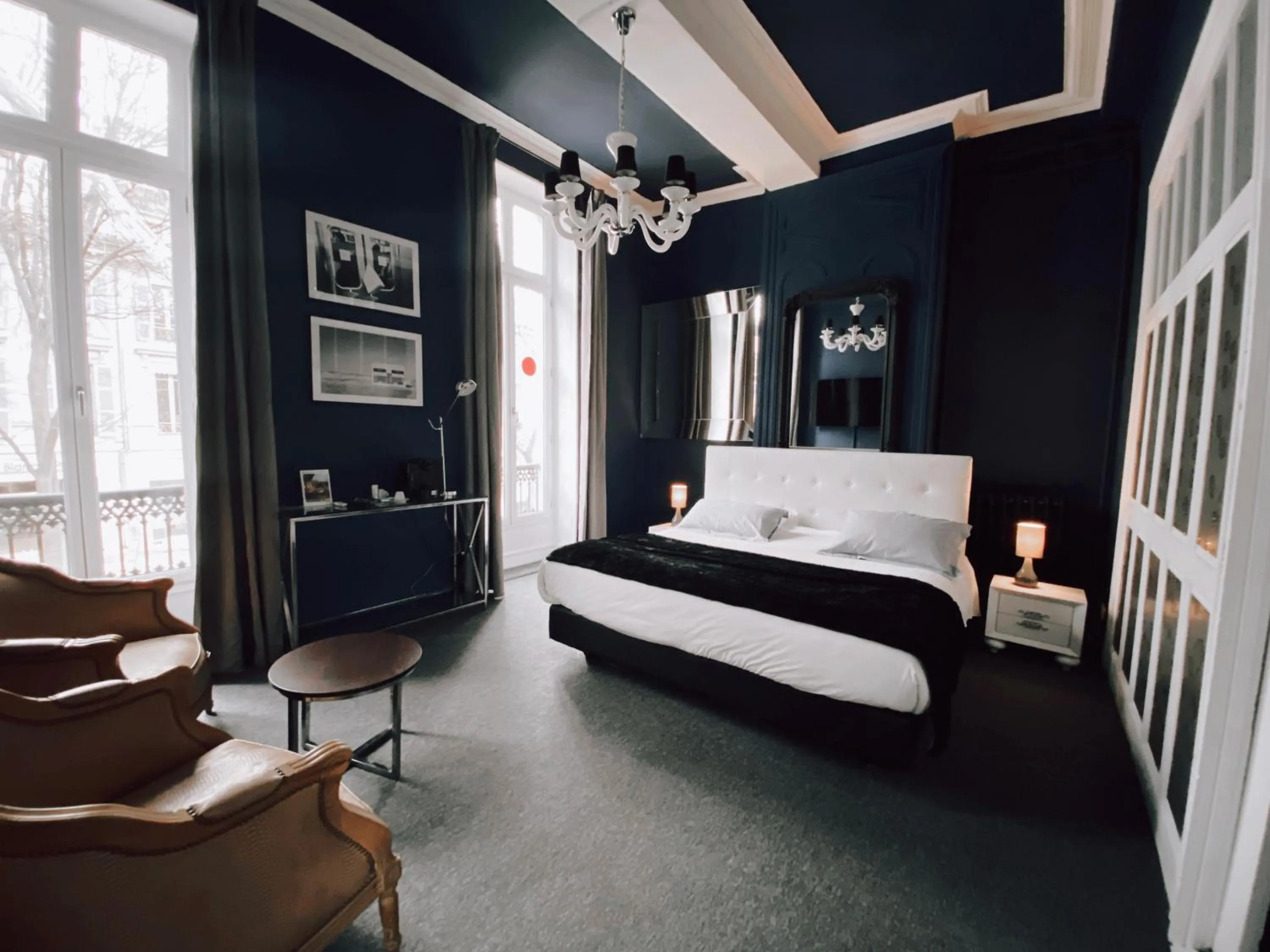 Photo of the whole room, Bed in Royal Hôtel